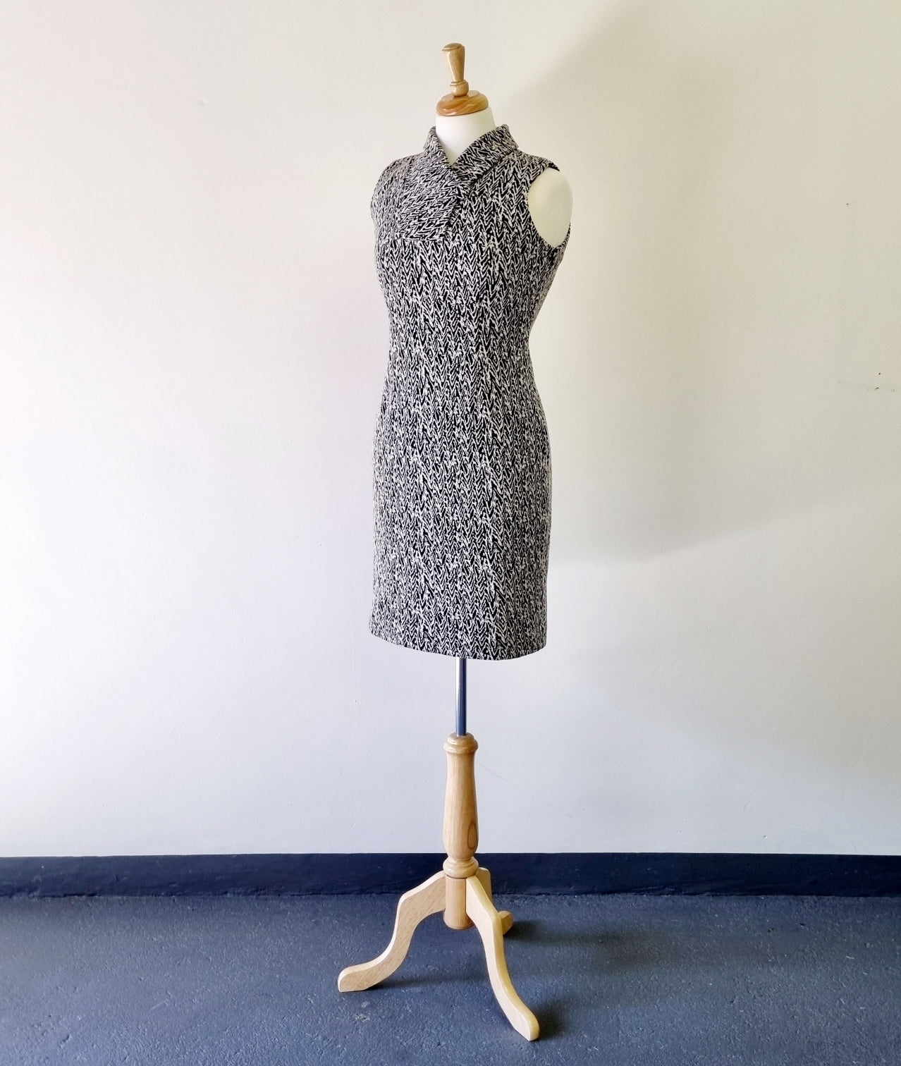 Calvin Klien - Grey woven qipao collar dress