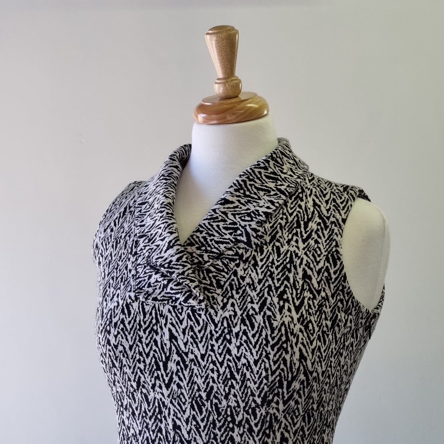 Calvin Klien - Grey woven qipao collar dress