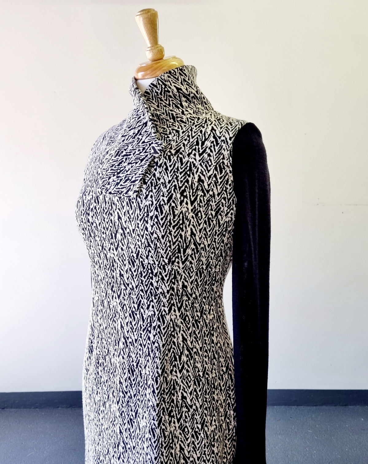 Calvin Klien - Grey woven qipao collar dress