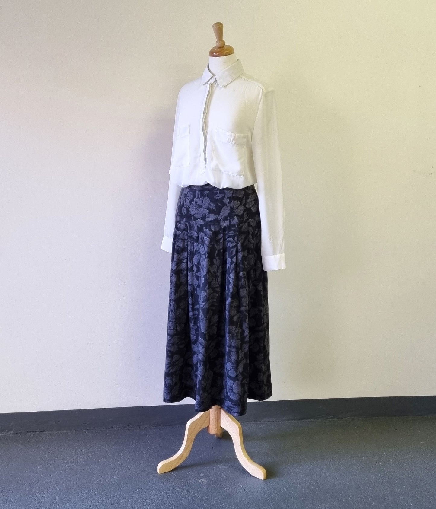 No Tag - Black & gray floral skirt