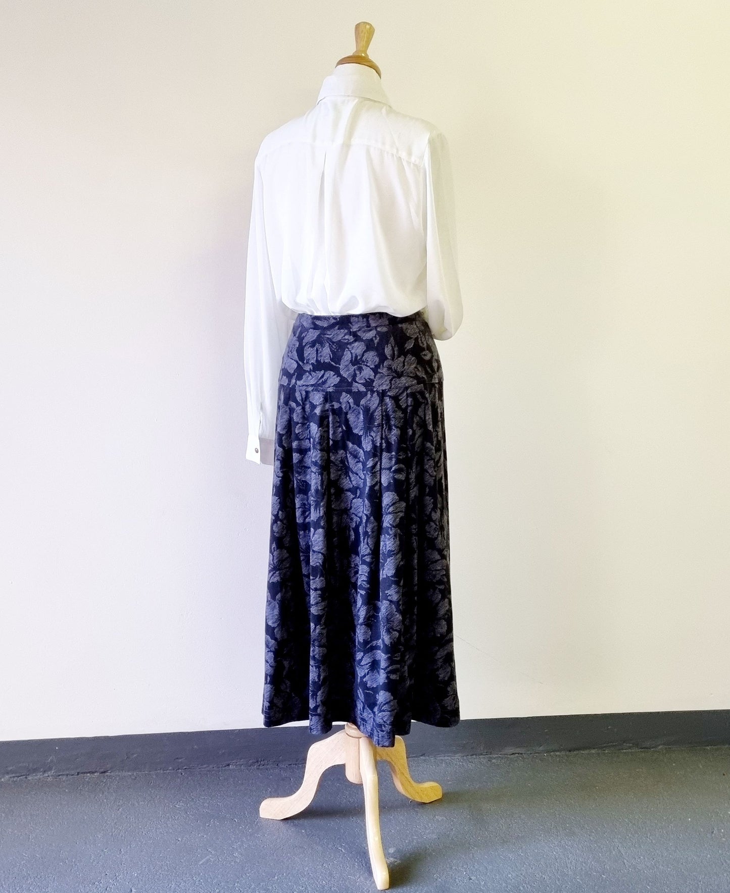 No Tag - Black & gray floral skirt