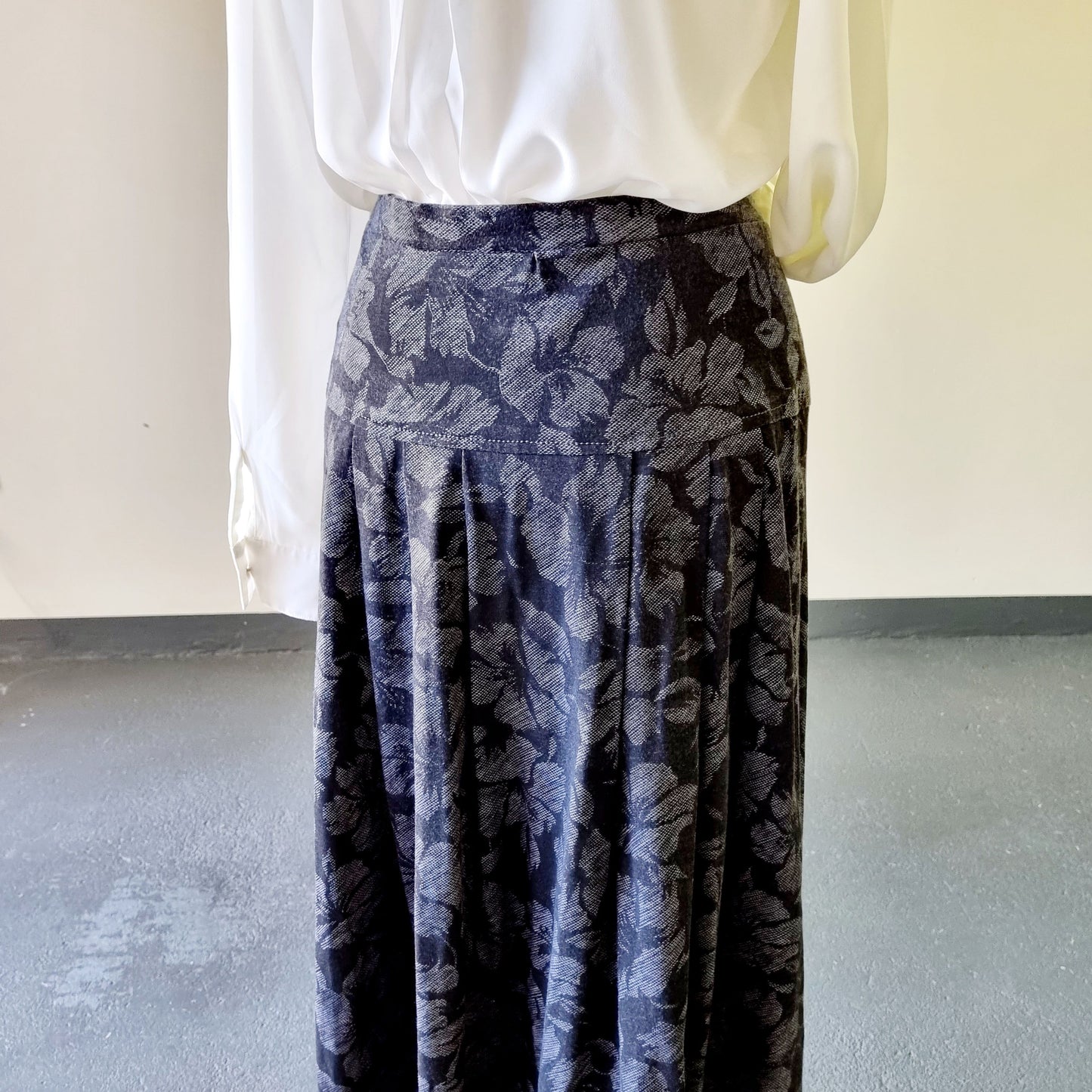 No Tag - Black & gray floral skirt