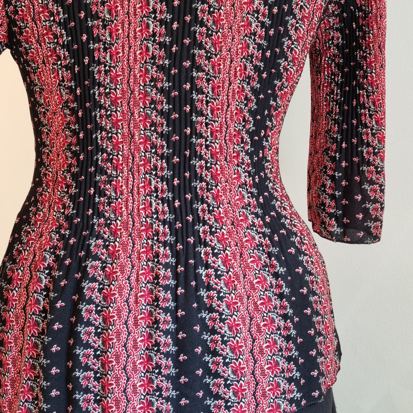 Made in SA - Black & red pleated short sleeve shirt