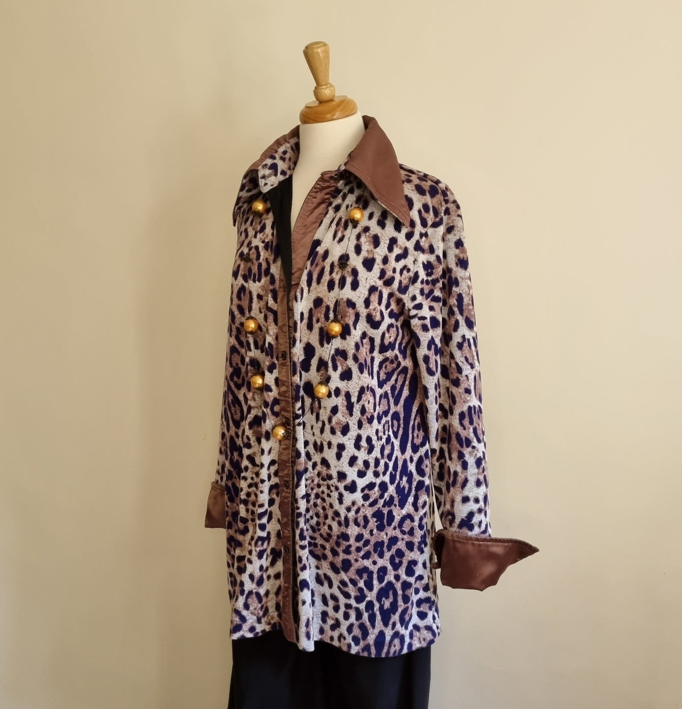Classic Long sleeve leopard print shirt/jacket with cuff sleeves