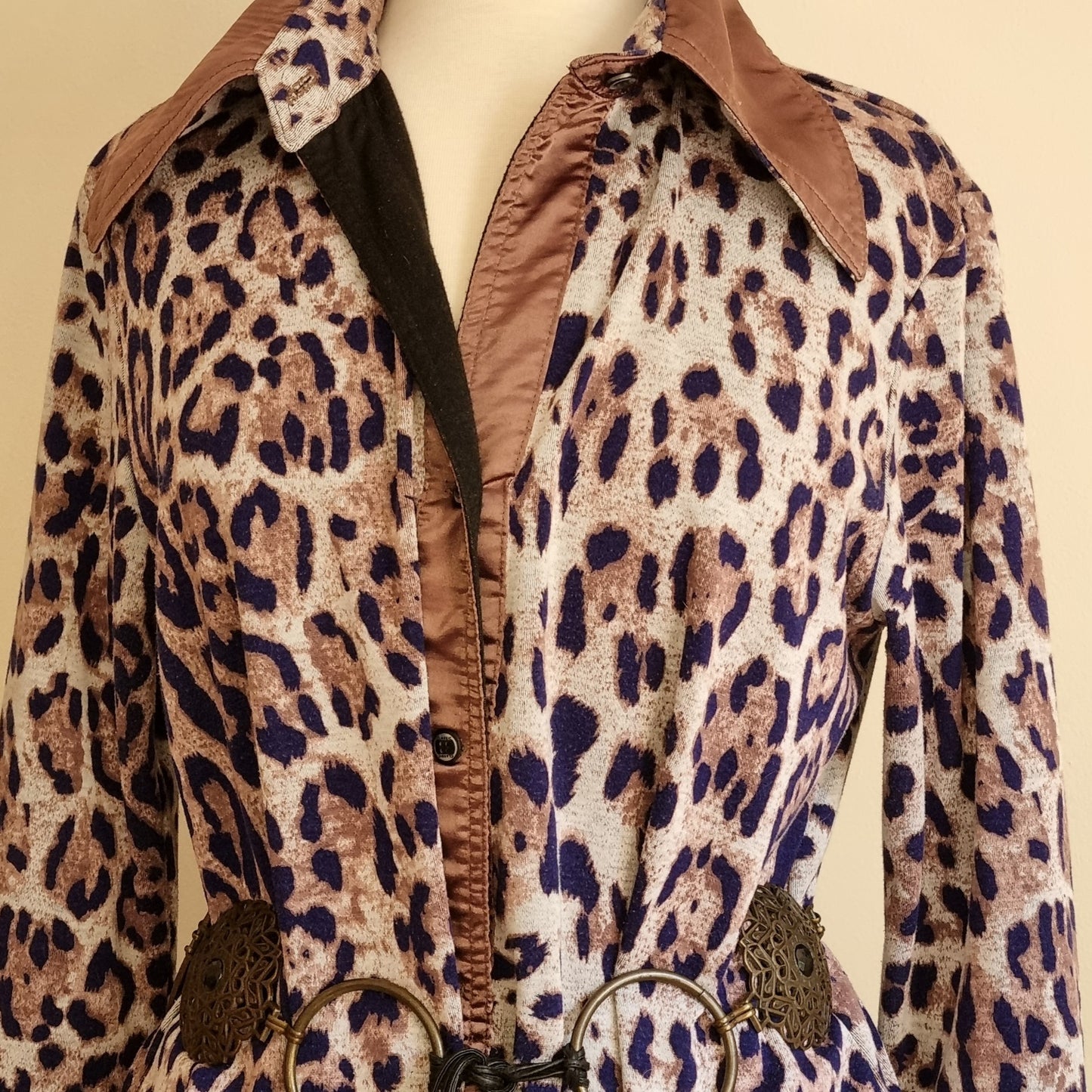 Classic Long sleeve leopard print shirt/jacket with cuff sleeves
