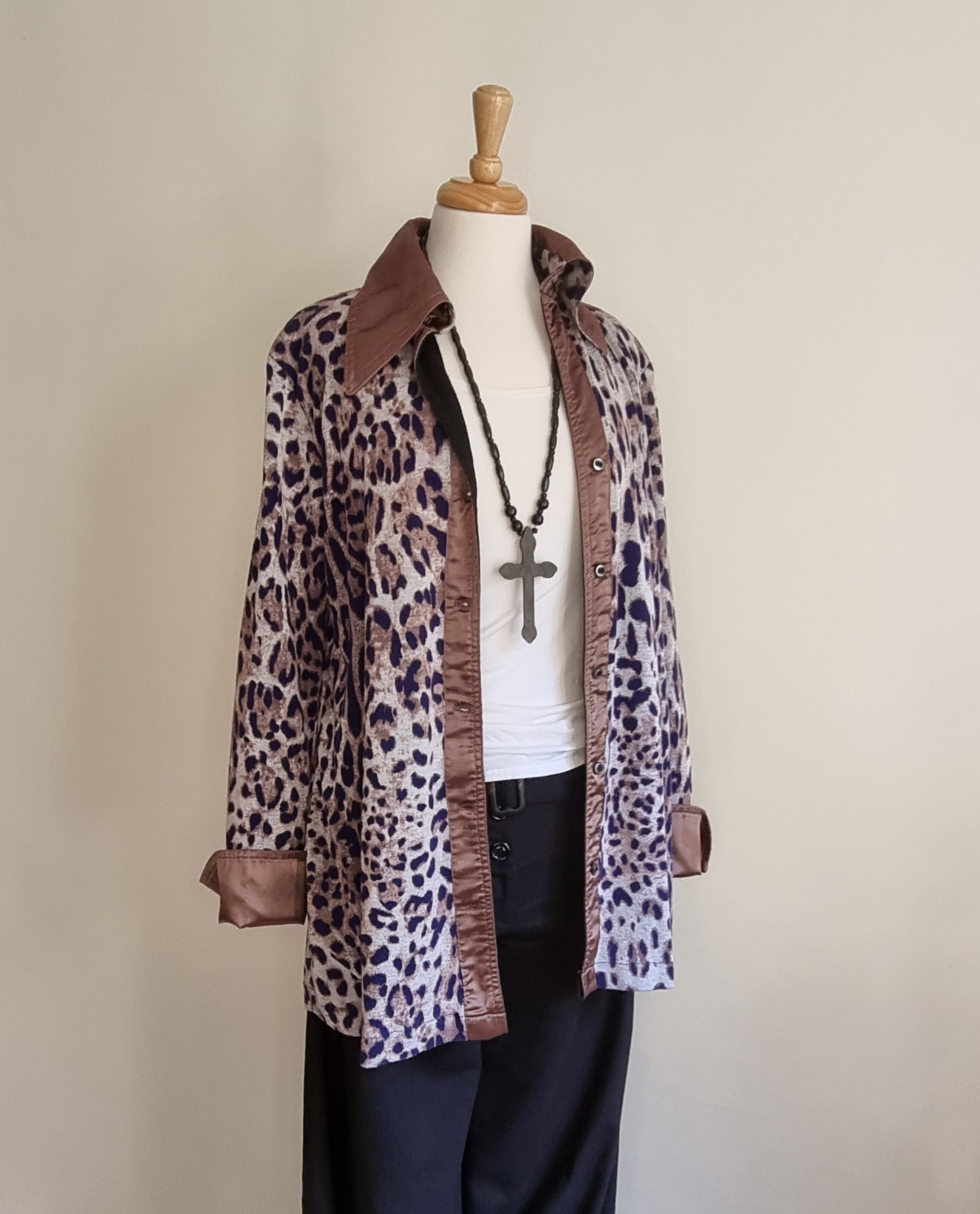 Classic Long sleeve leopard print shirt/jacket with cuff sleeves