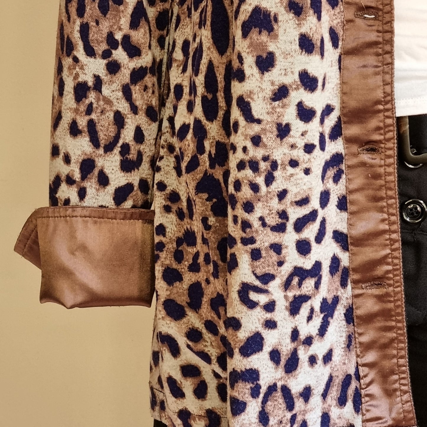 Classic Long sleeve leopard print shirt/jacket with cuff sleeves