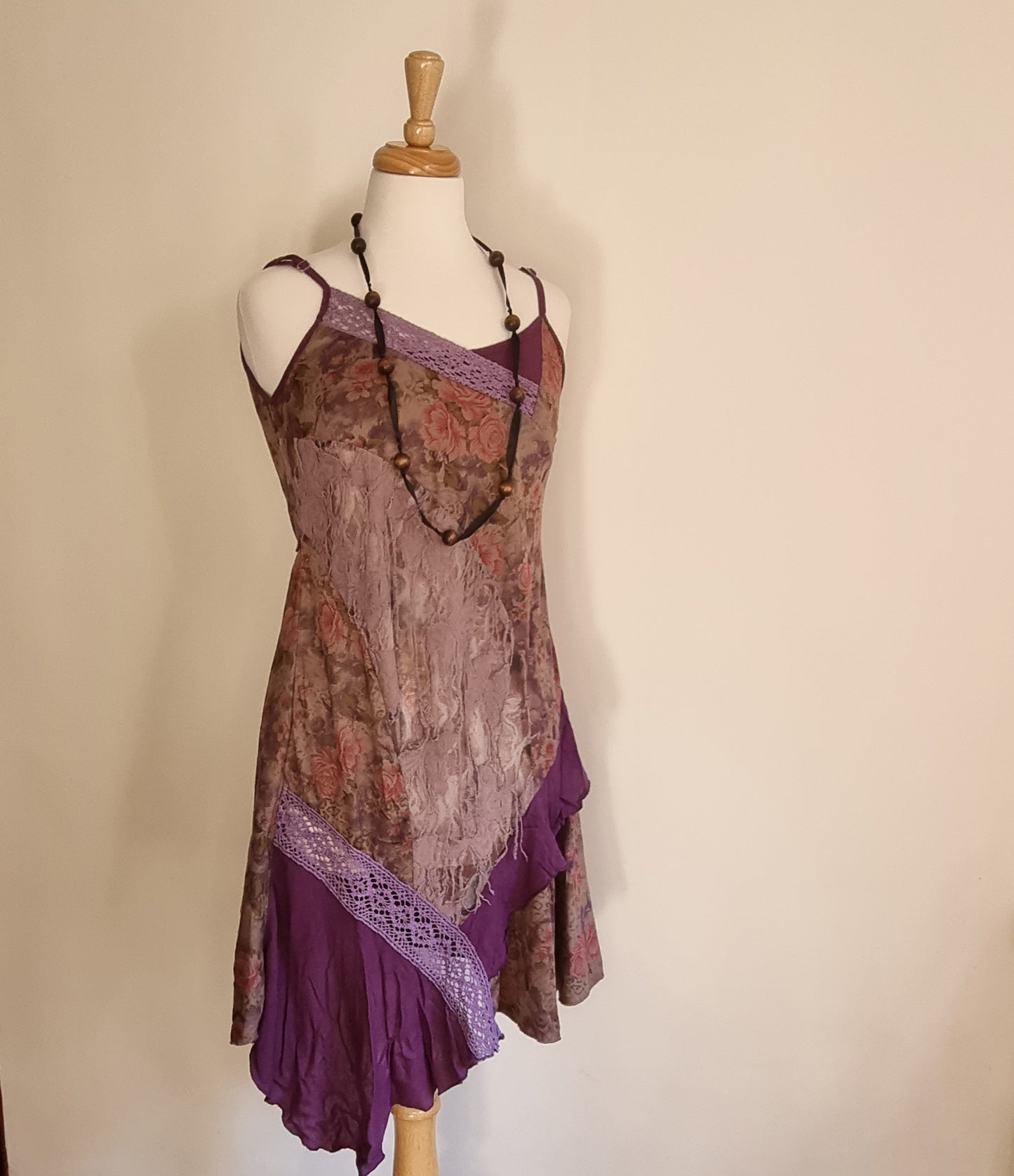 Linda's - Purple sleeveless T-shirt dress with embroider detail