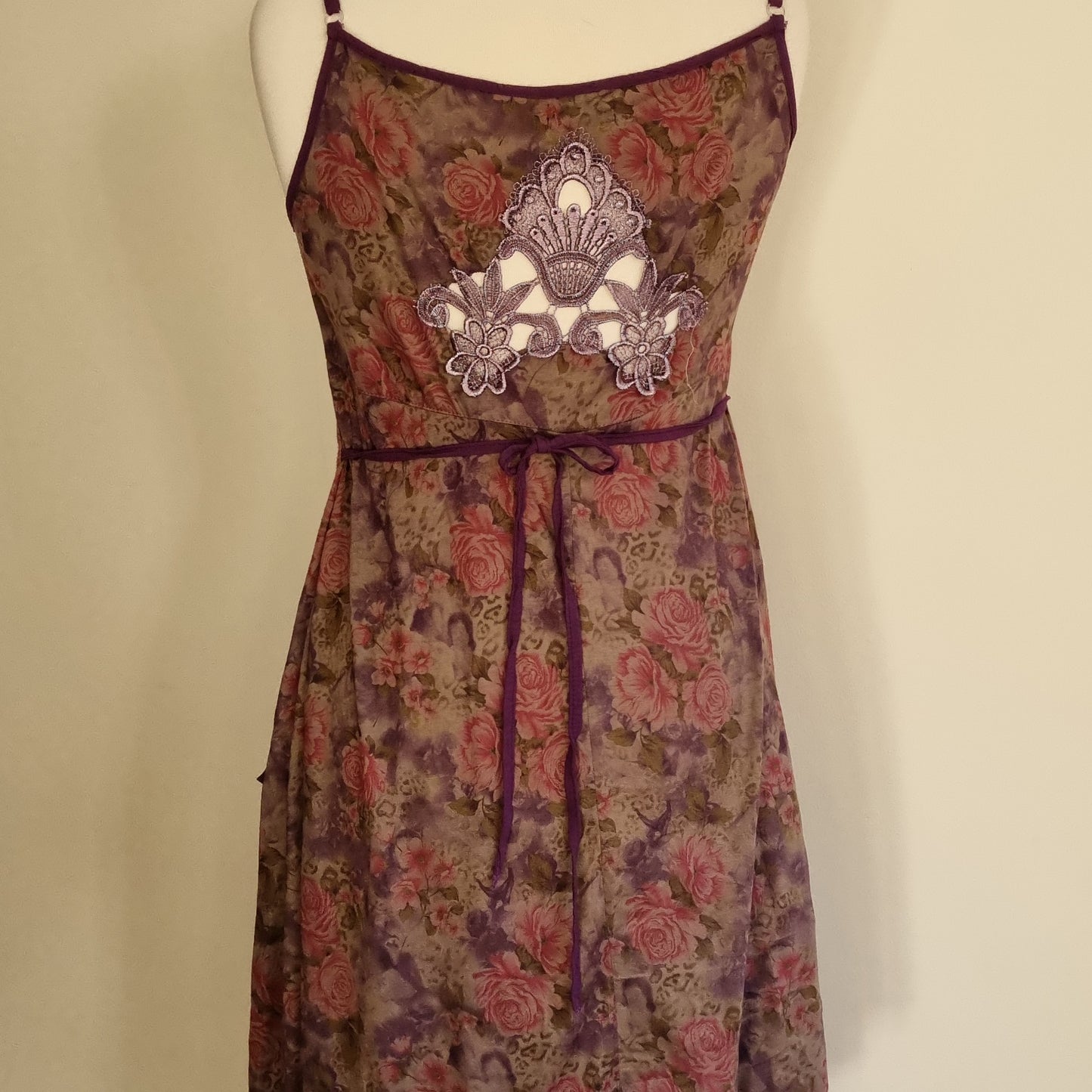 Linda's - Purple sleeveless T-shirt dress with embroider detail