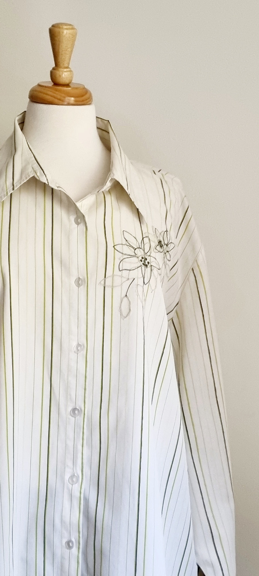 Donna Claire - White & green long sleeve shirt