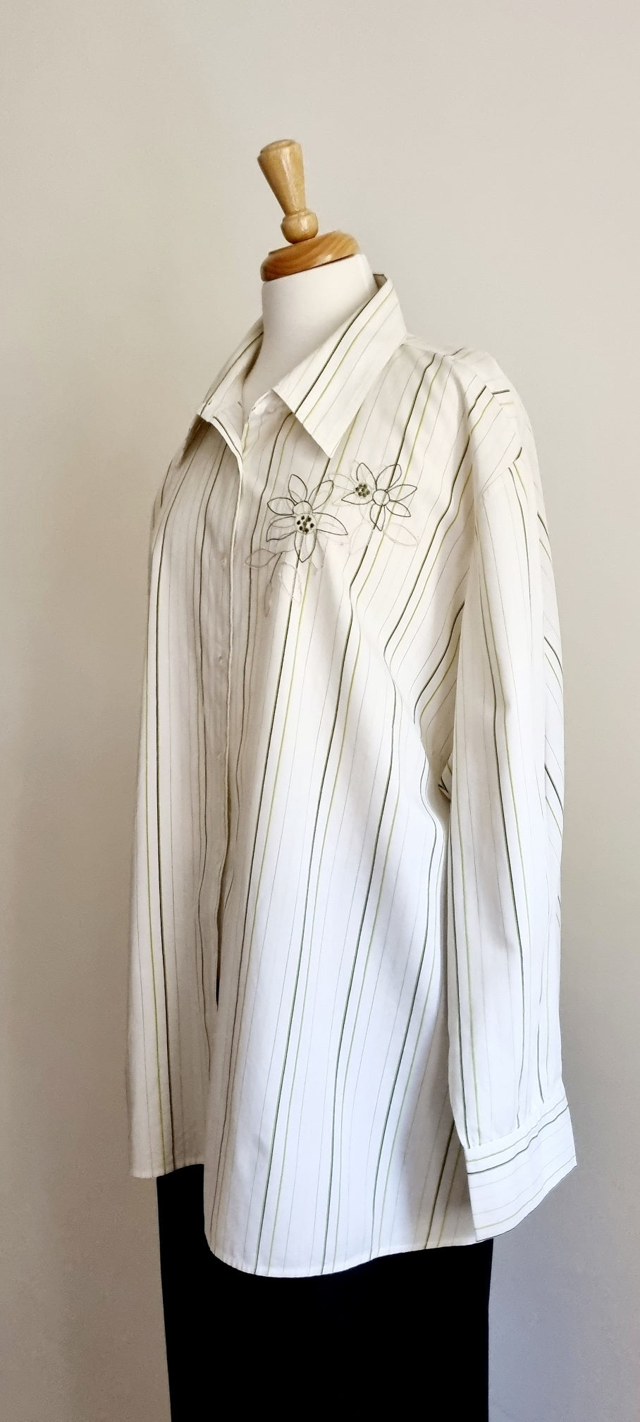 Donna Claire - White & green long sleeve shirt