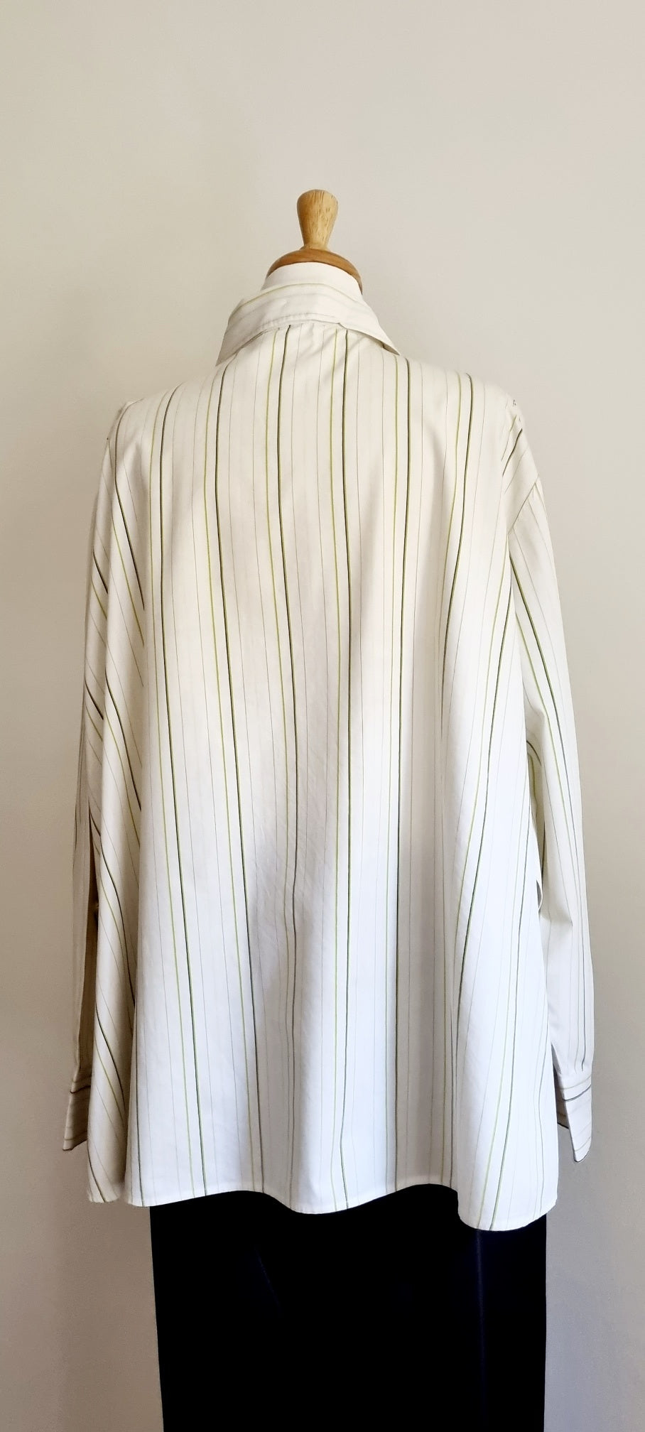 Donna Claire - White & green long sleeve shirt