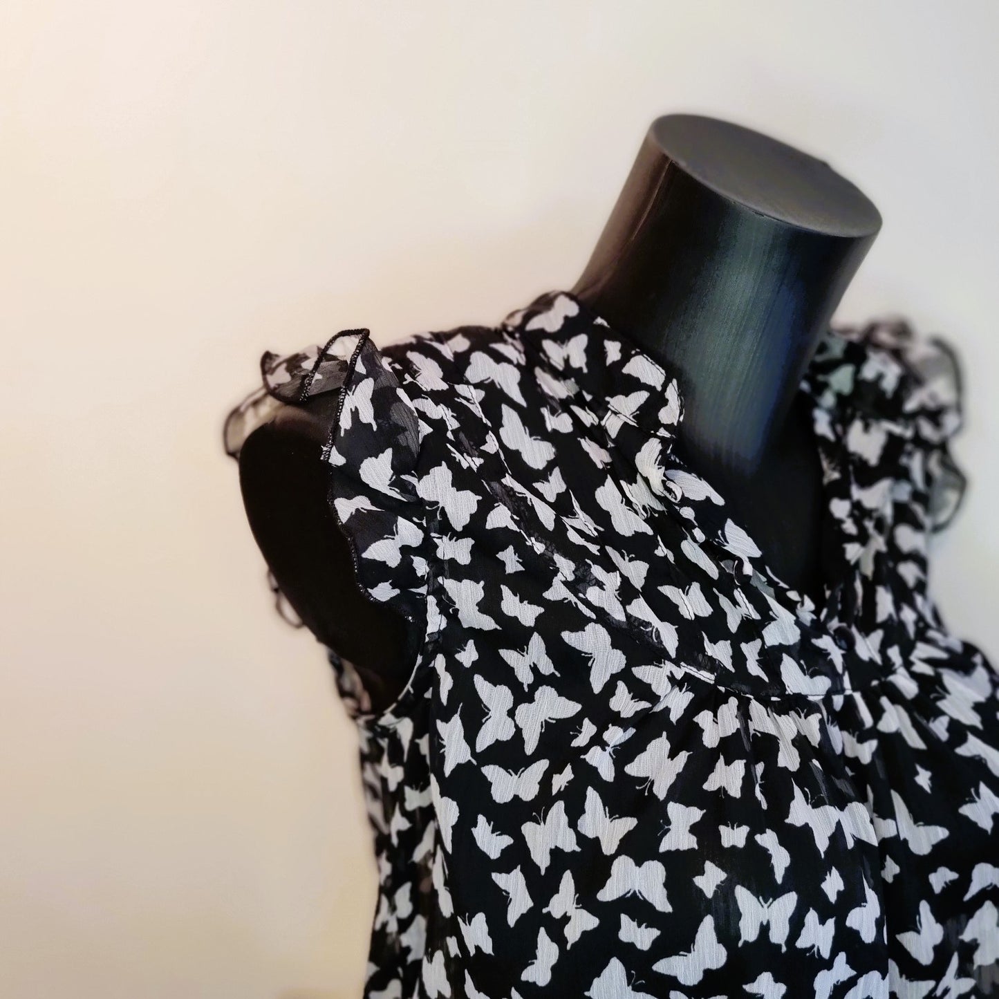Tramp - Black & white frilled butterfly blouse