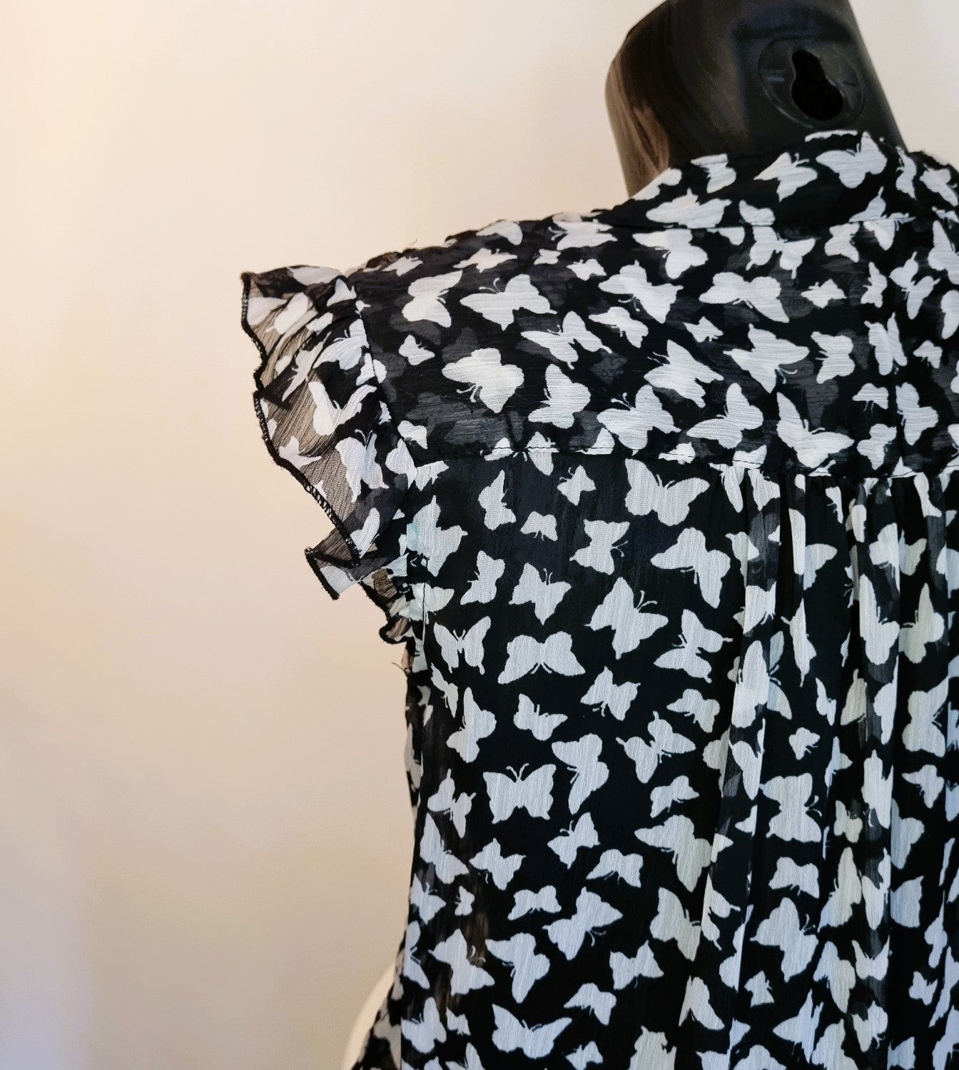 Tramp - Black & white frilled butterfly blouse
