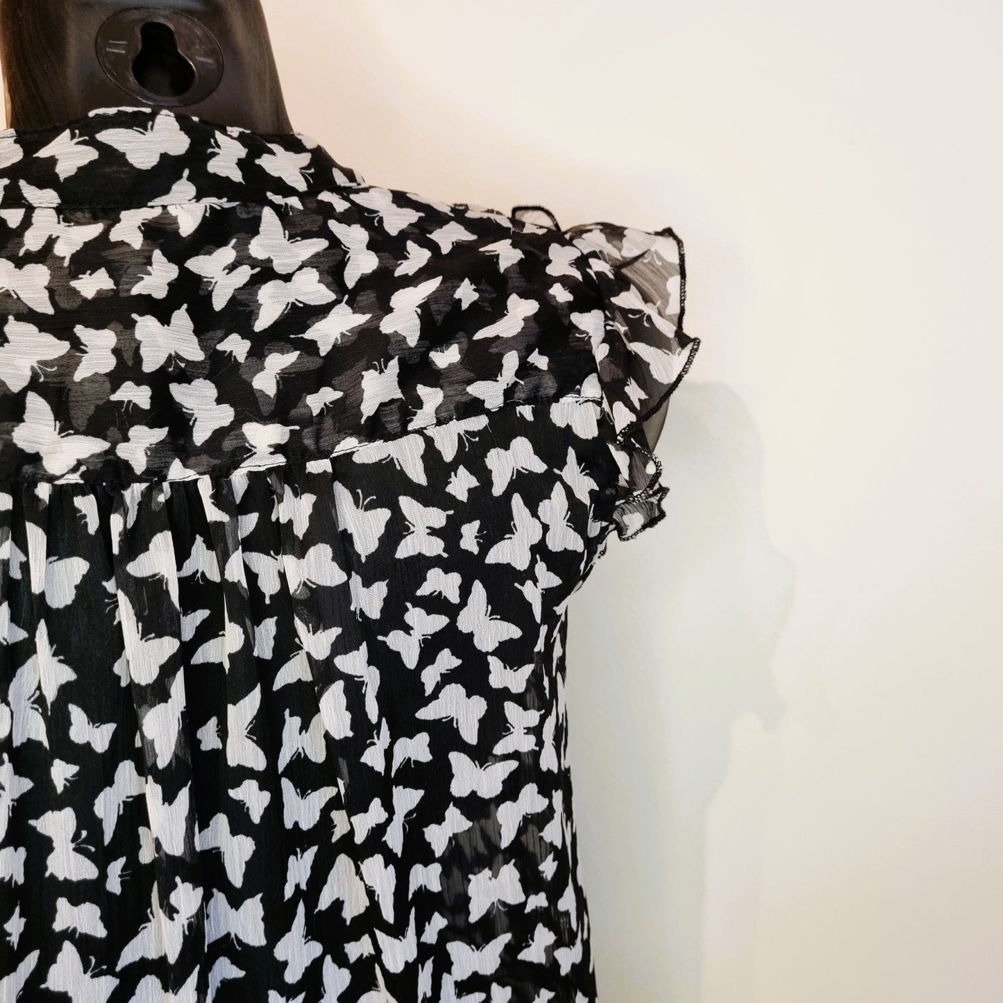 Tramp - Black & white frilled butterfly blouse