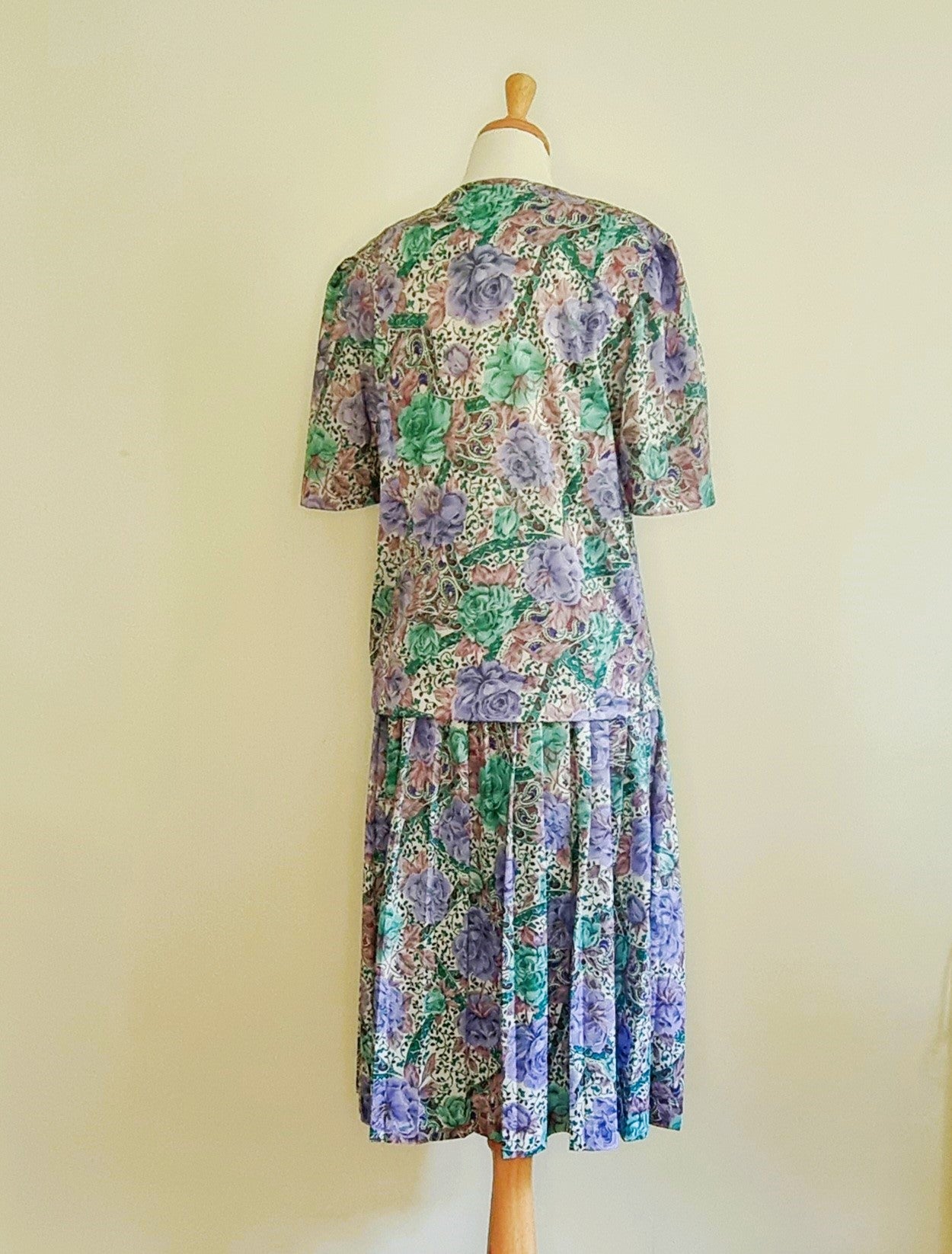 Nuvelle by Rosecraft - Vintage - Gorgeous purple & green top/skirt suit