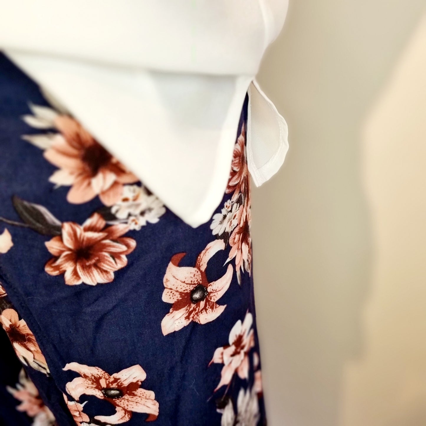 Penny C - Vintage - Gorgeous Beige sleeveless blouse