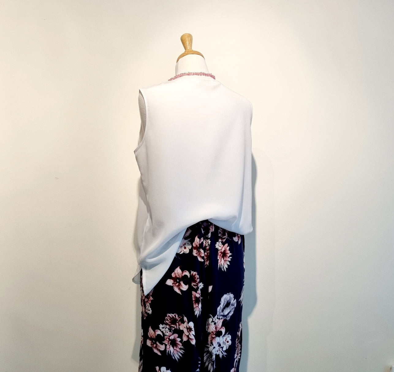 Penny C - Vintage - Gorgeous Beige sleeveless blouse