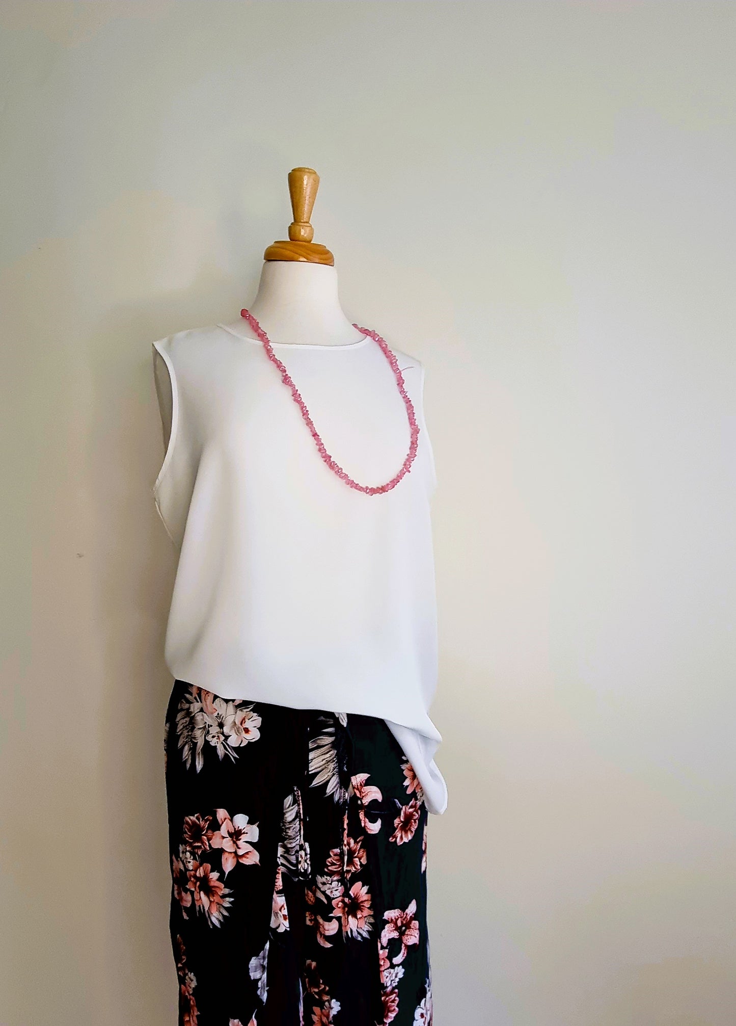 Penny C - Vintage - Gorgeous Beige sleeveless blouse