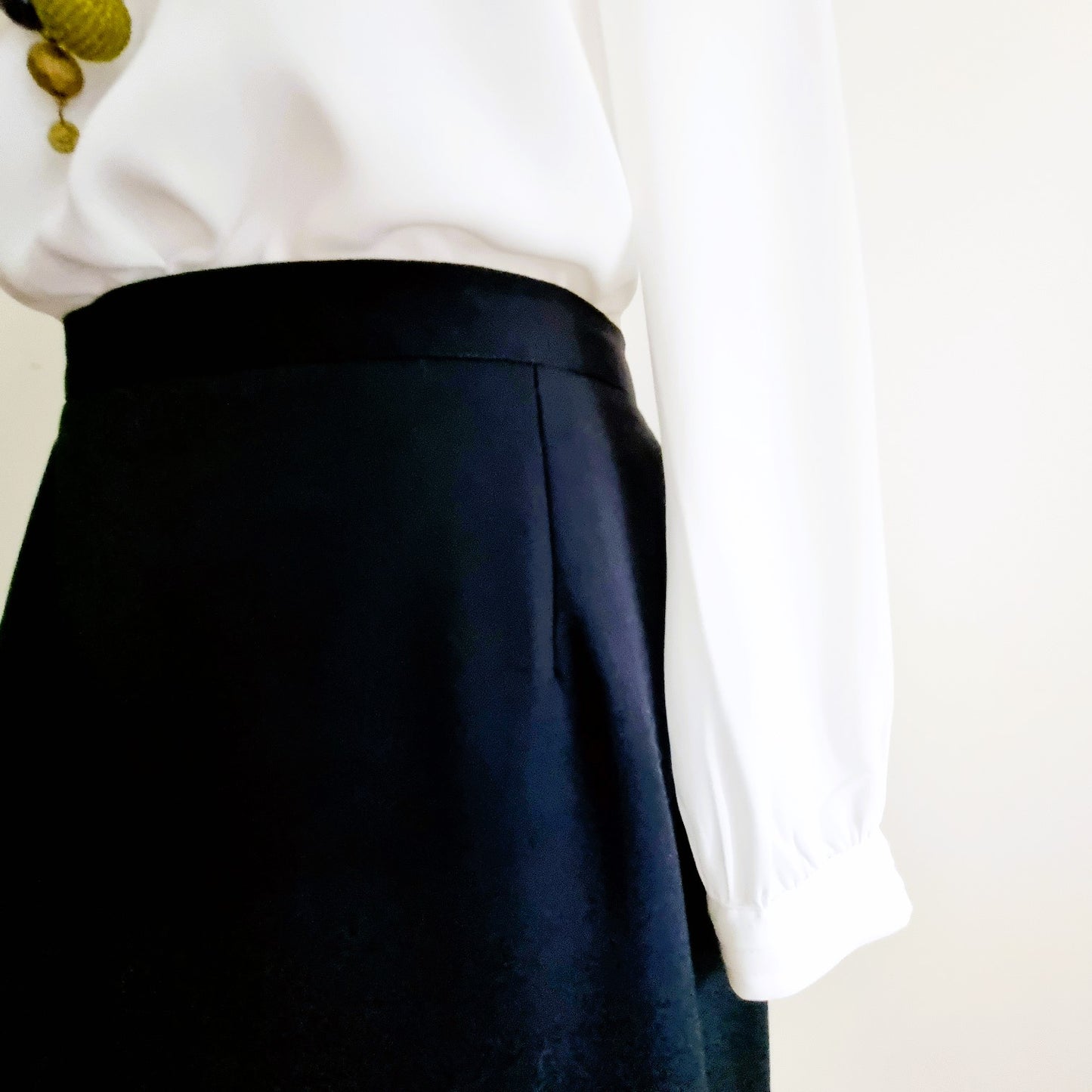 Topics - Black lined skirt