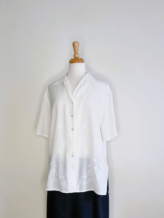 Smiley - Classic beige embroider sleeved button blouse