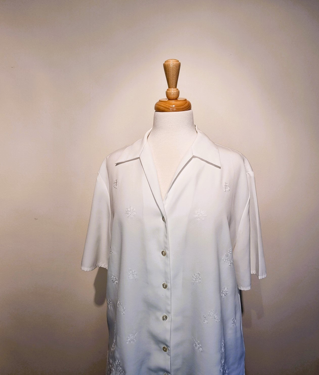 Smiley - Classic beige embroider sleeved button blouse