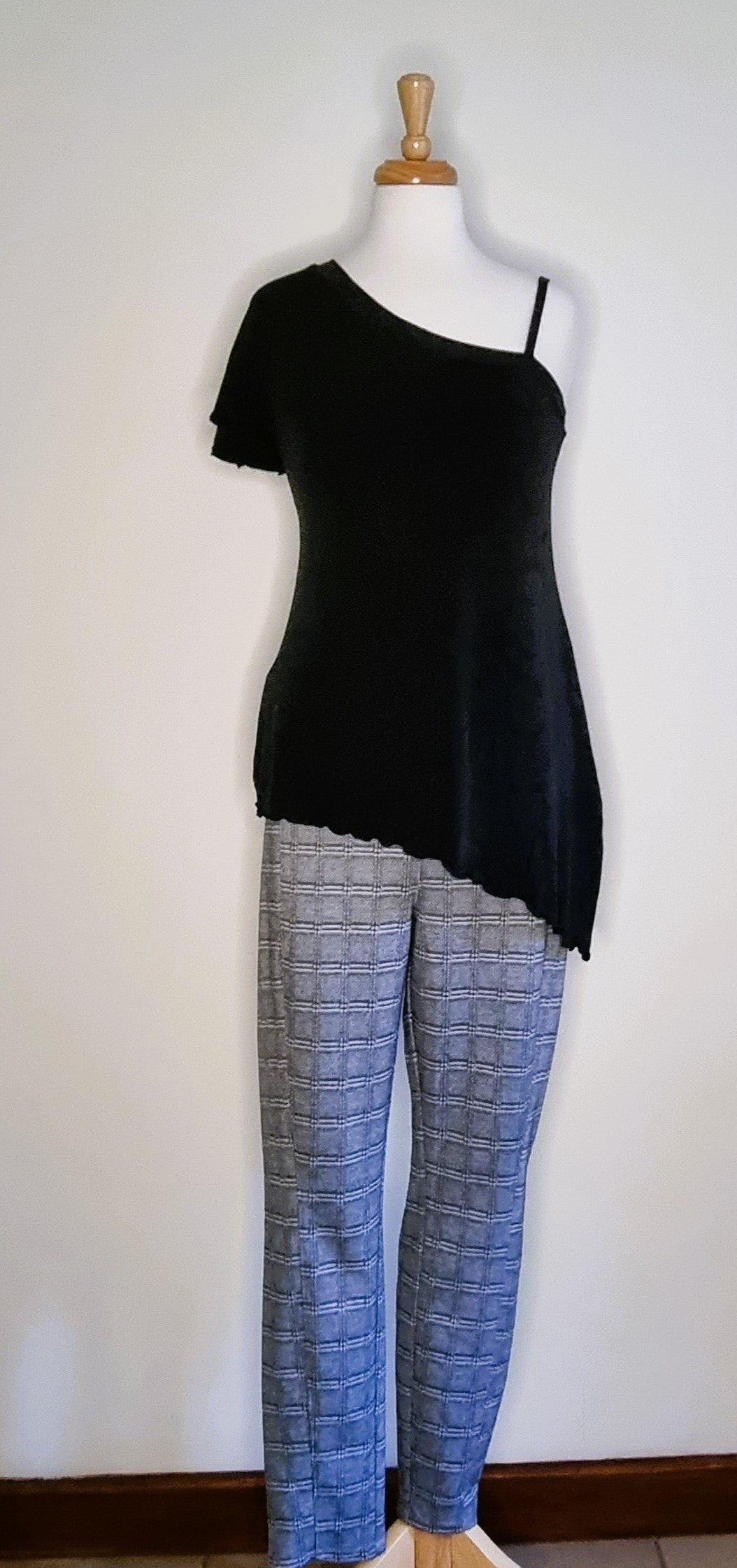Real Basics - Black & White stretch leggings