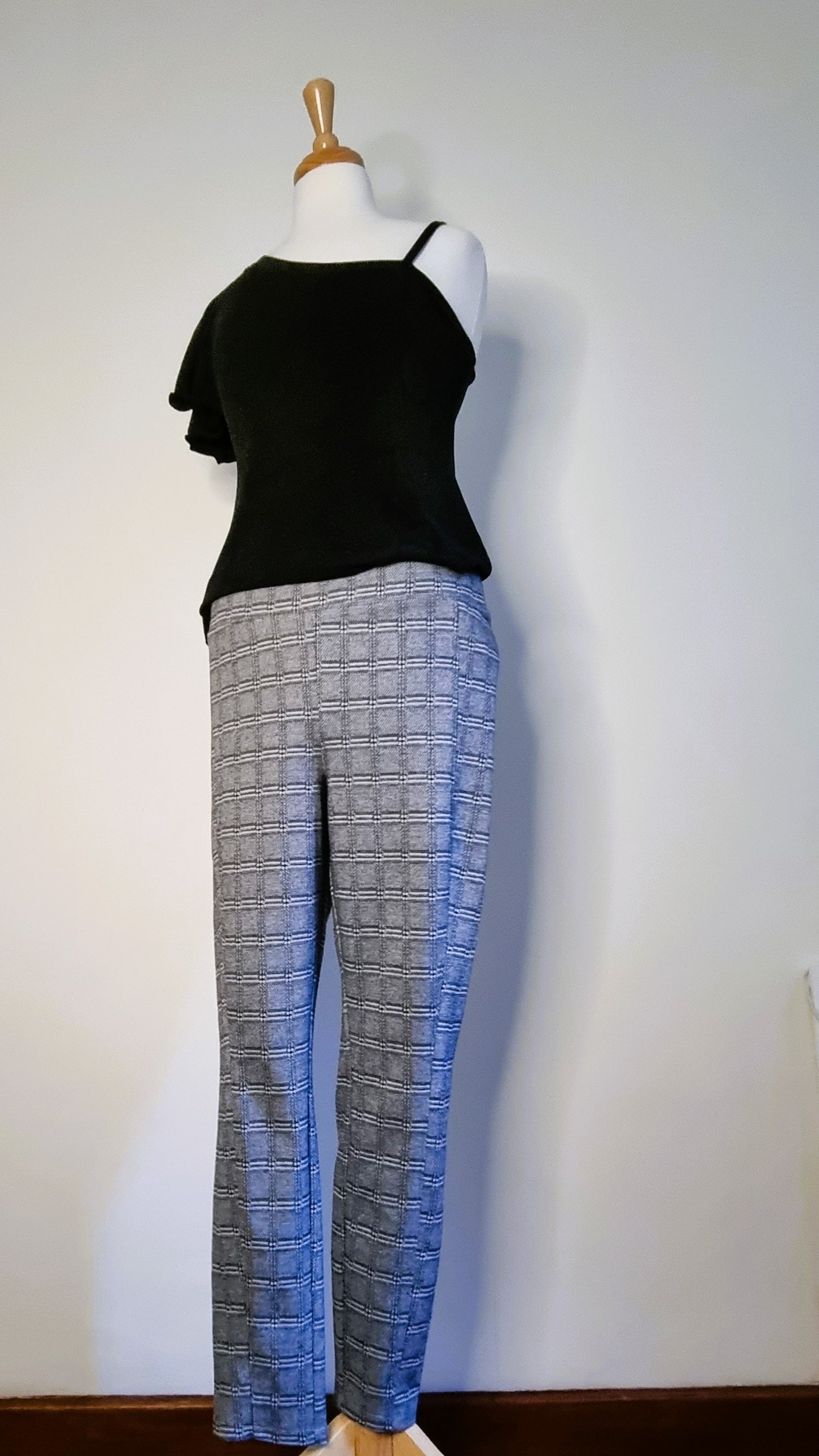 Real Basics - Black & White stretch leggings