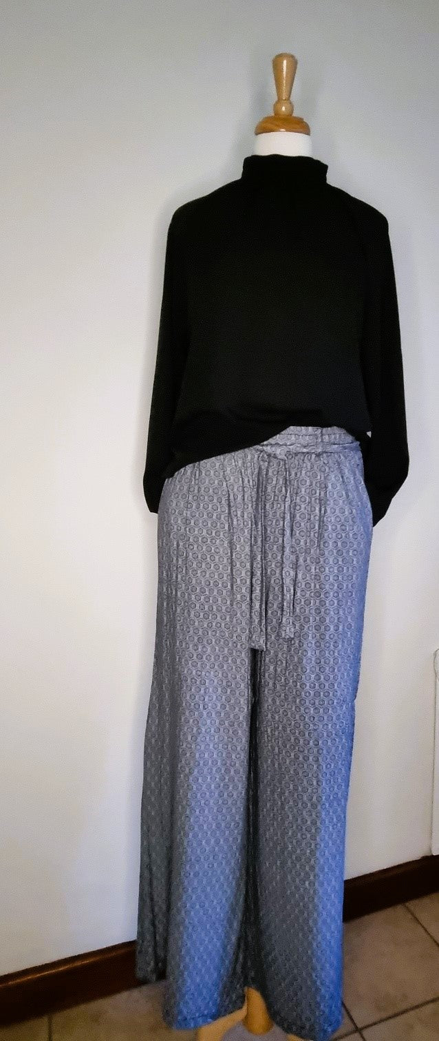 Real Clothes - Black & White wide leg pants