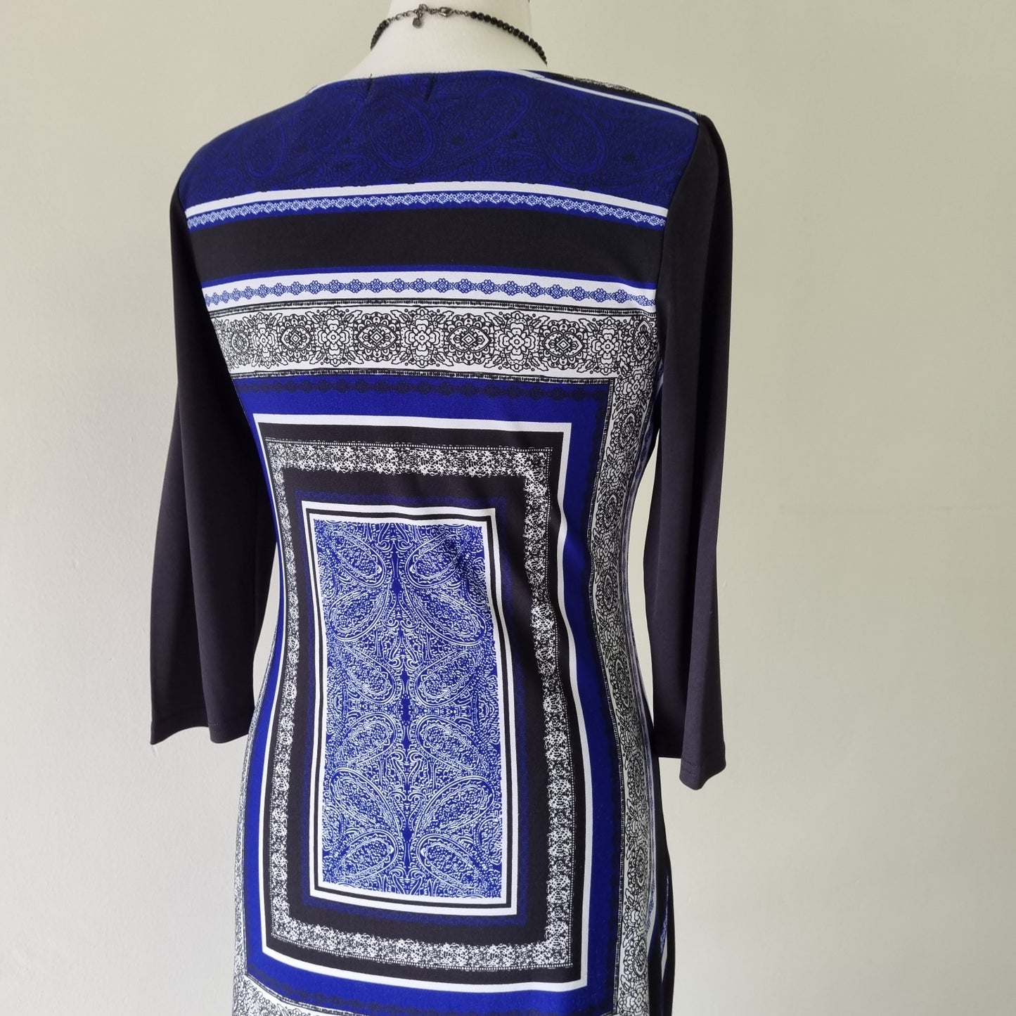 Revenge - Blue & white lined long sleeved patterned shift dress
