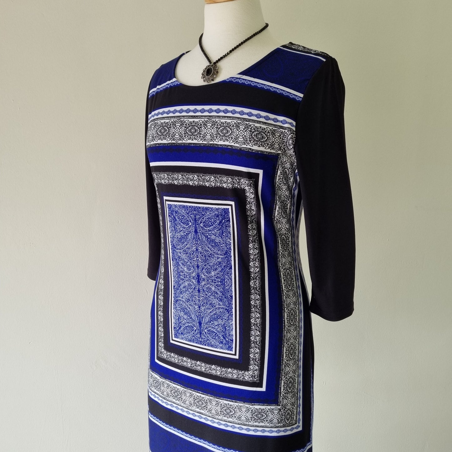 Revenge - Blue & white lined long sleeved patterned shift dress
