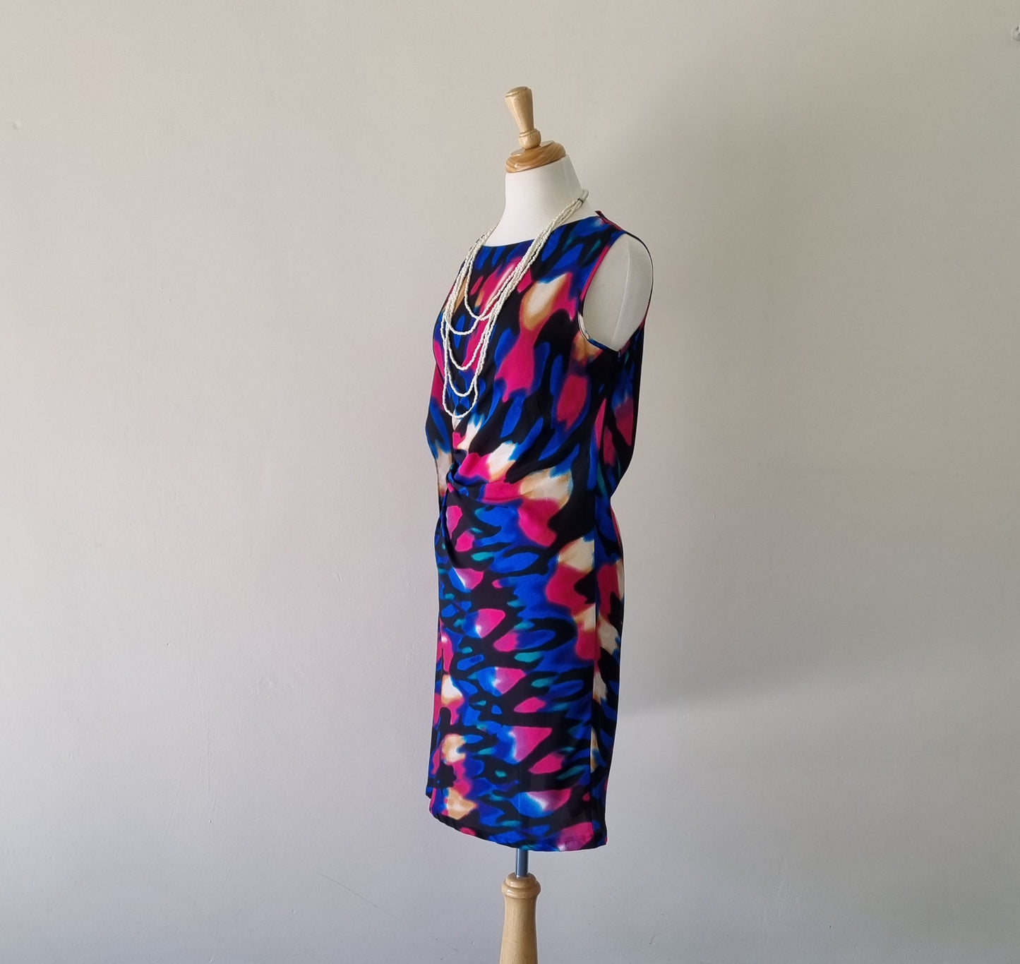 IDRESS - Chic, stylish, bold and colorful midi dress