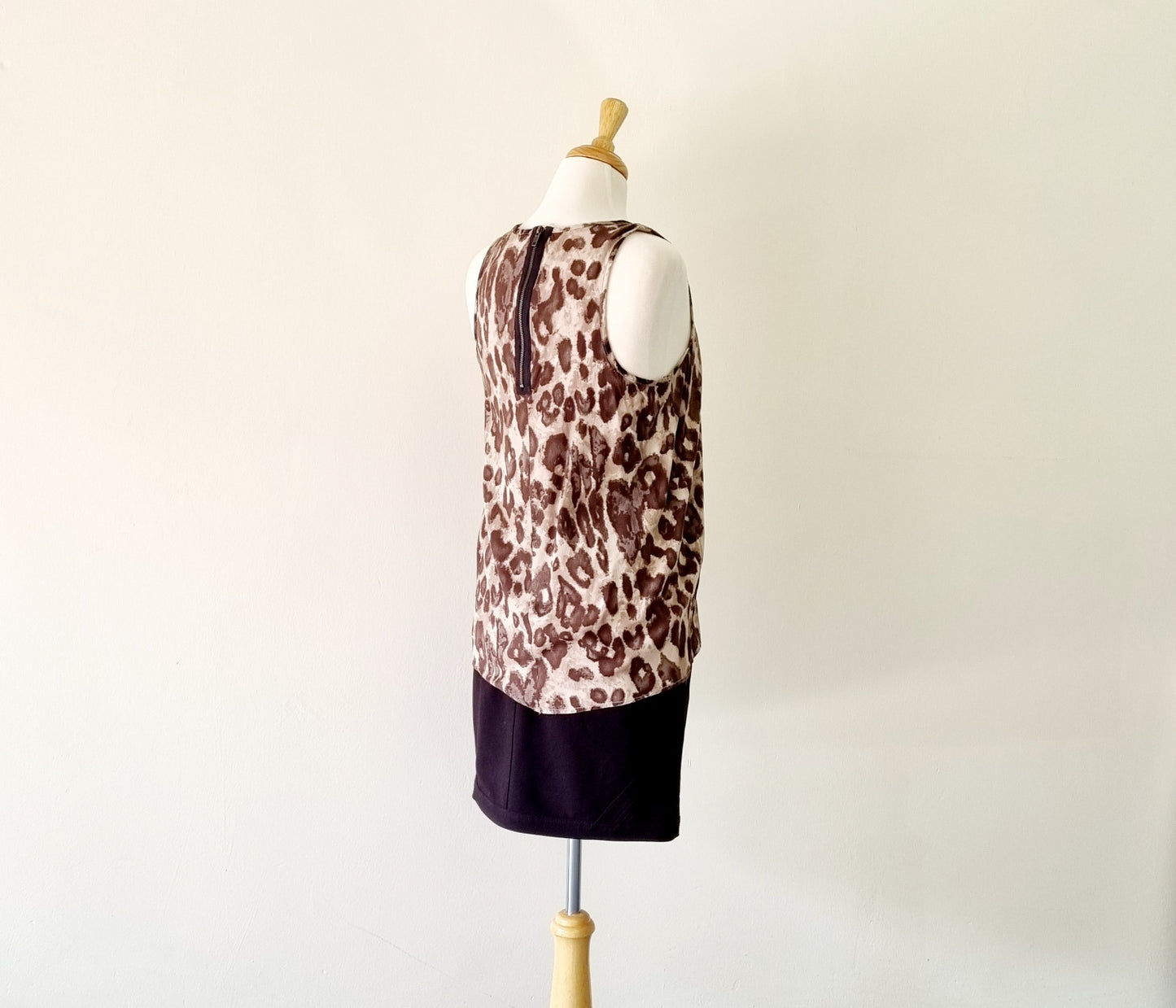 Milla - Brown & beige animal print sleeveless blouse with zip