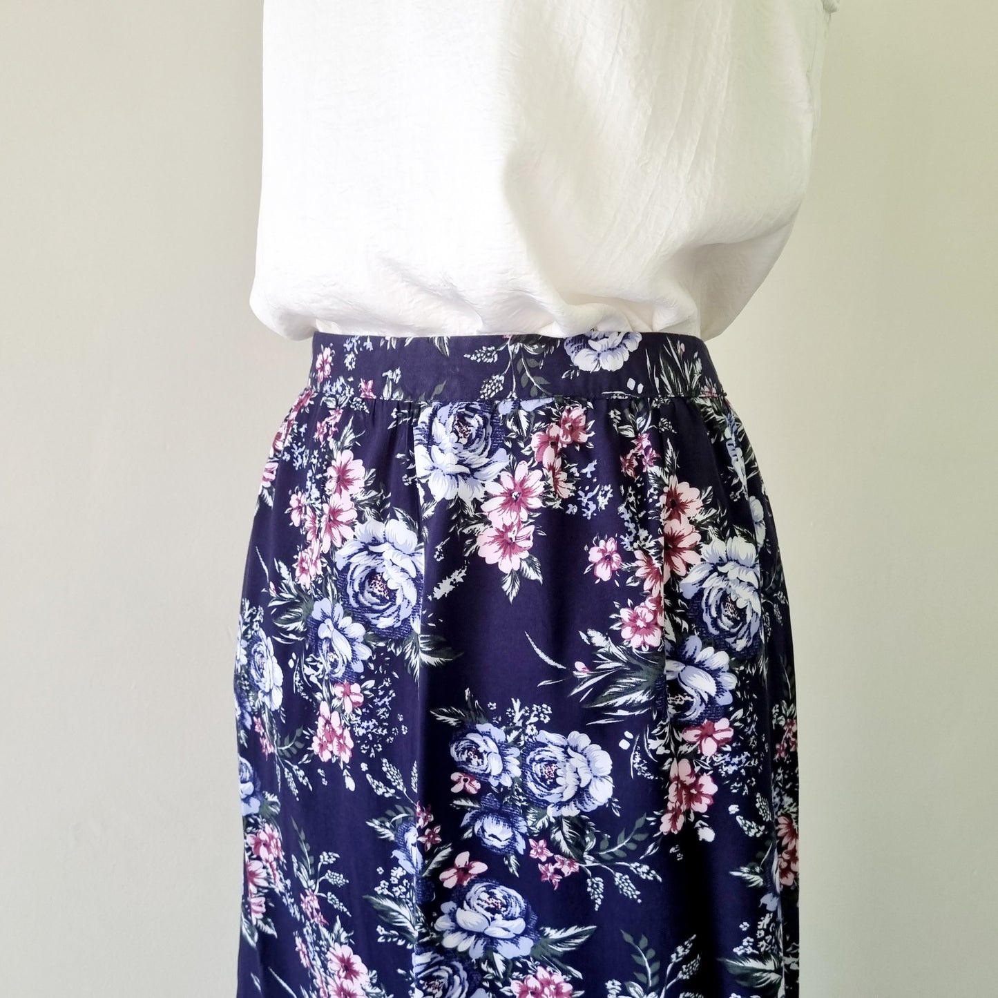 Cotton On - Blue & pink long skirt with size slits, band and zip.