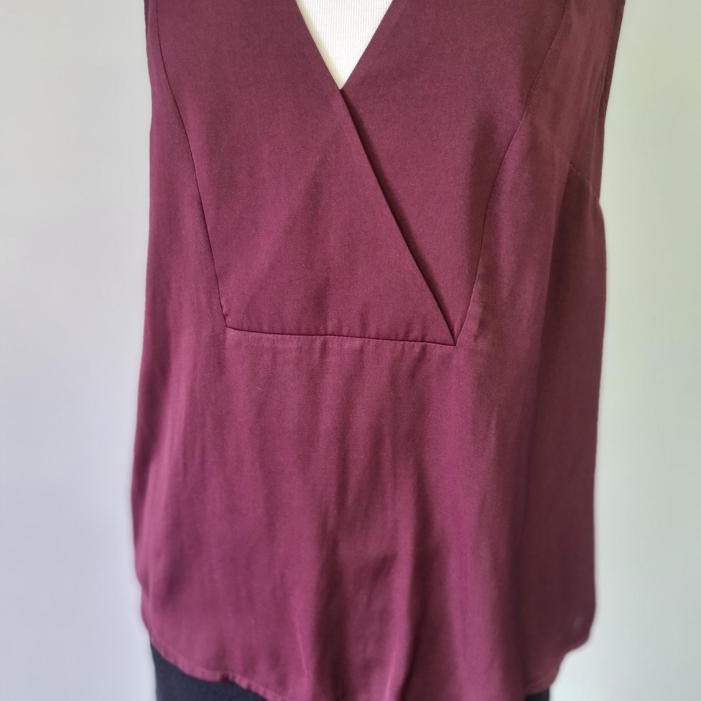 Witchery - Maroon sleeveless high low top