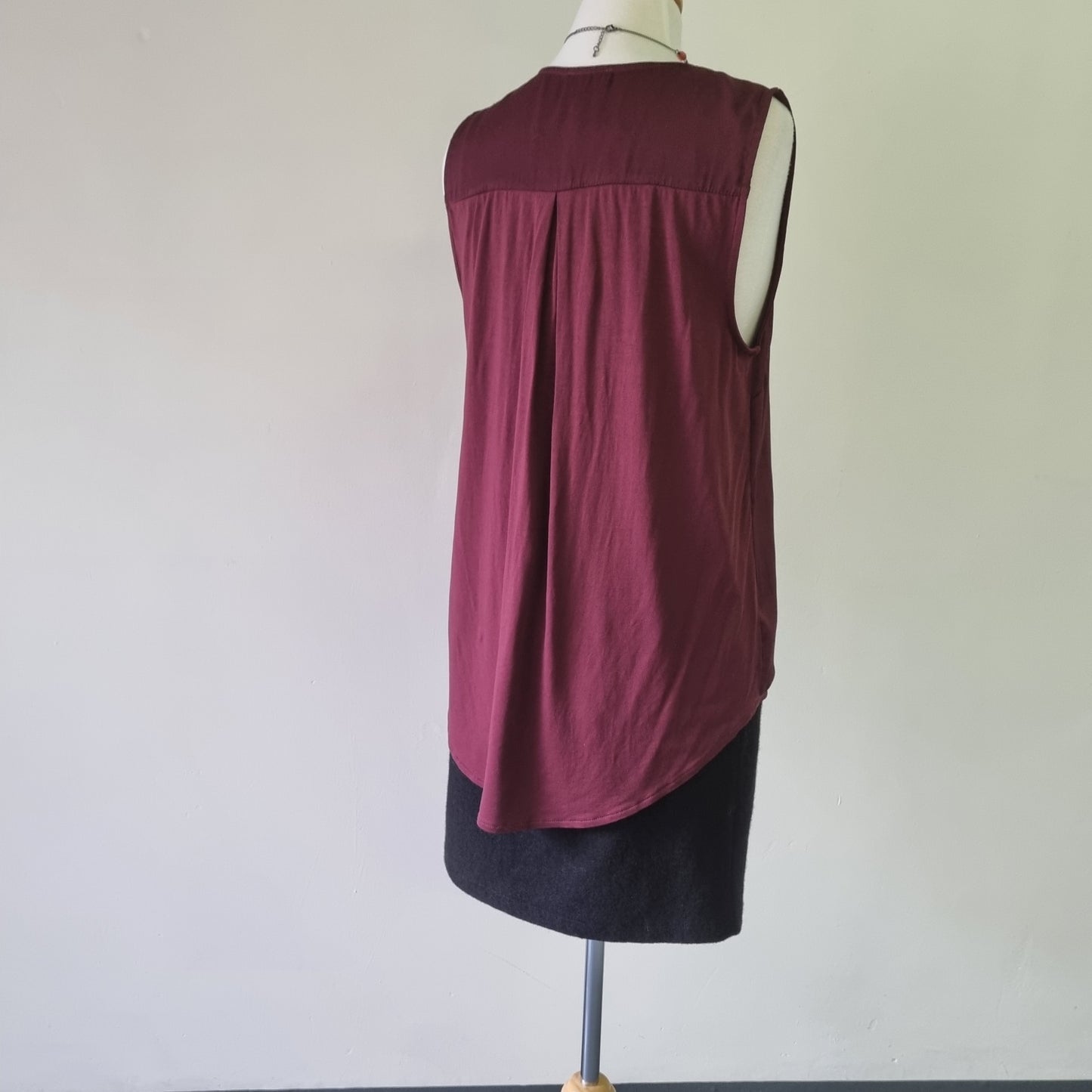 Witchery - Maroon sleeveless high low top
