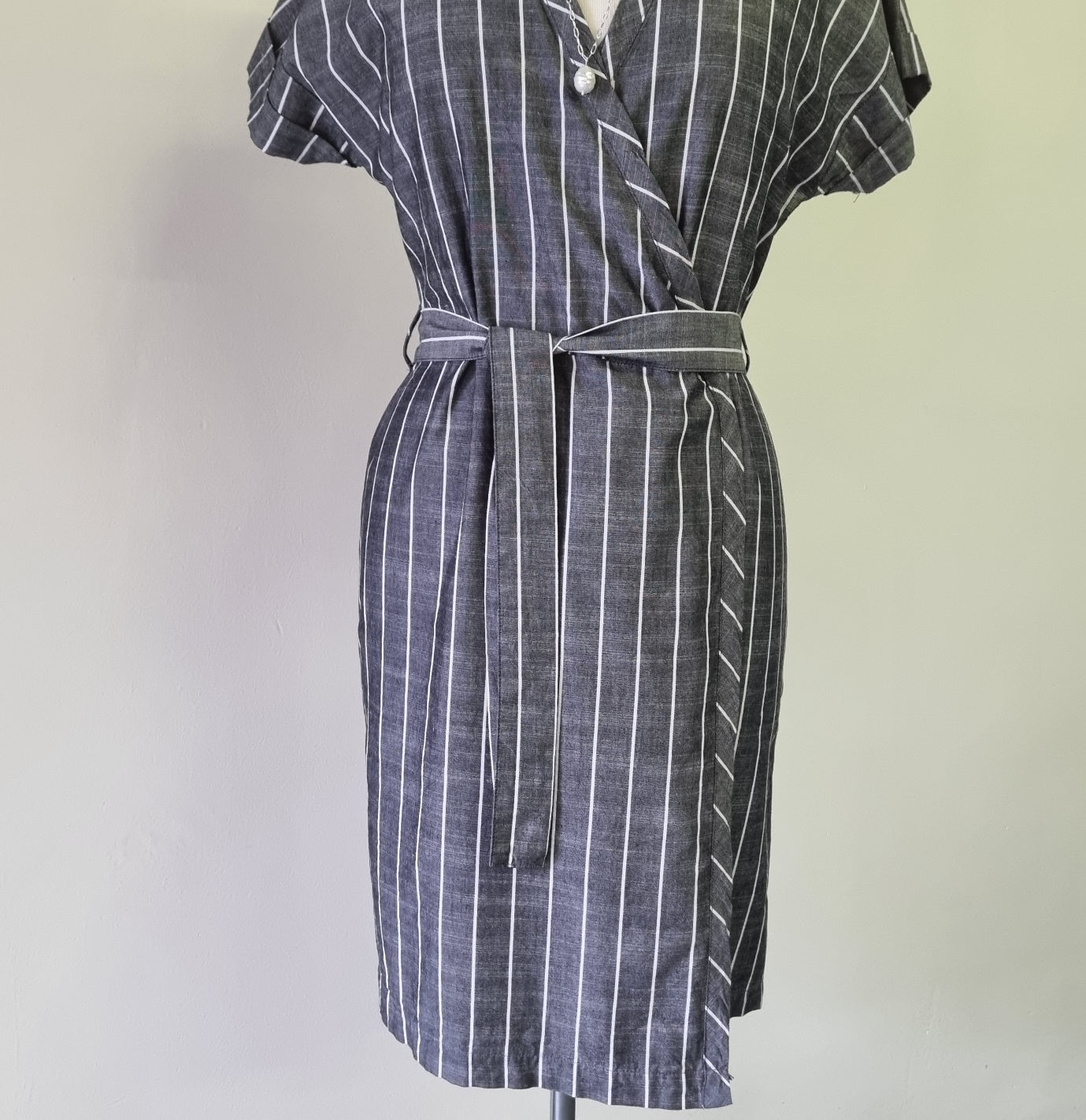 Edition - Grey & white short sleeved wrap waisted striped midi dress with belt
