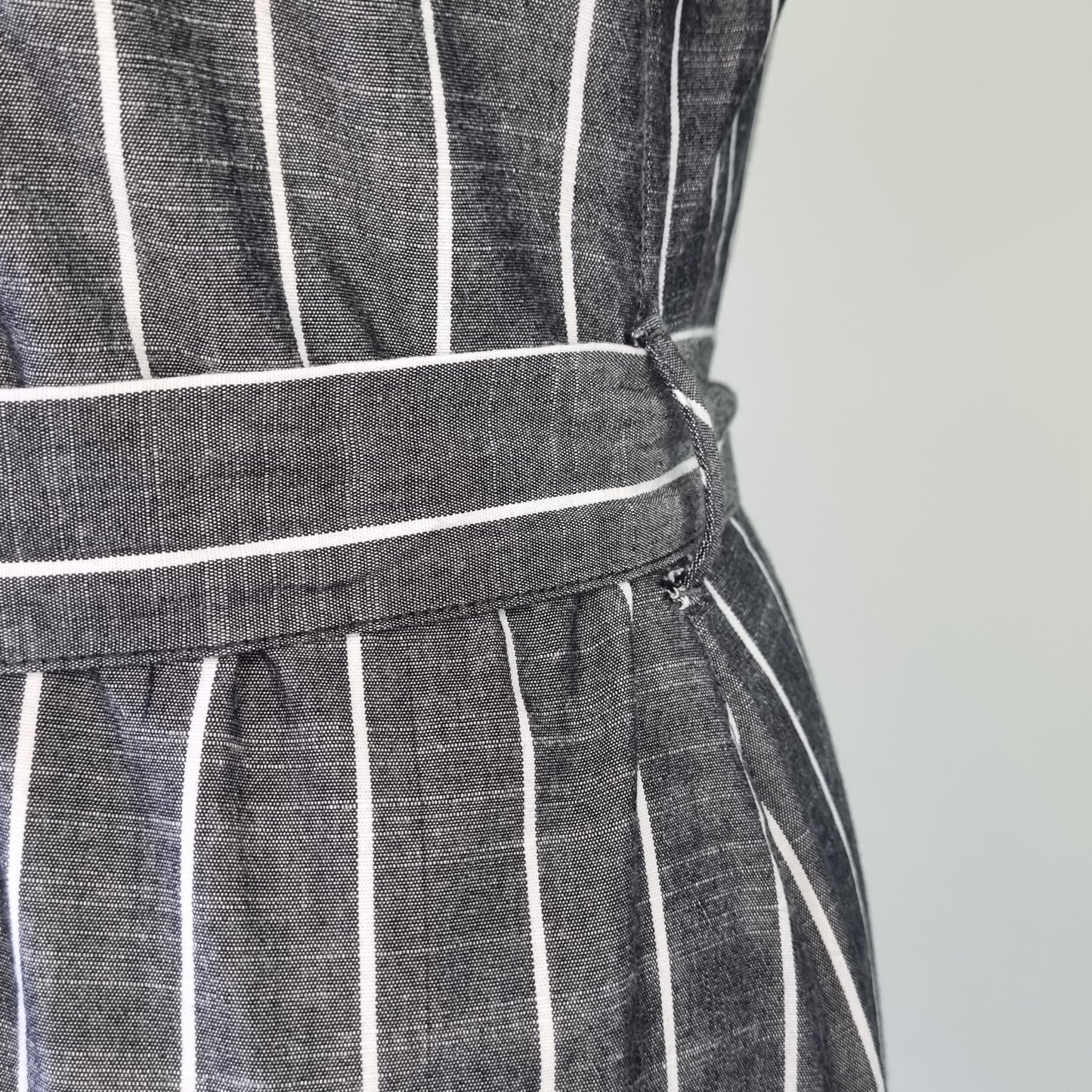 Edition - Grey & white short sleeved wrap waisted striped midi dress with belt
