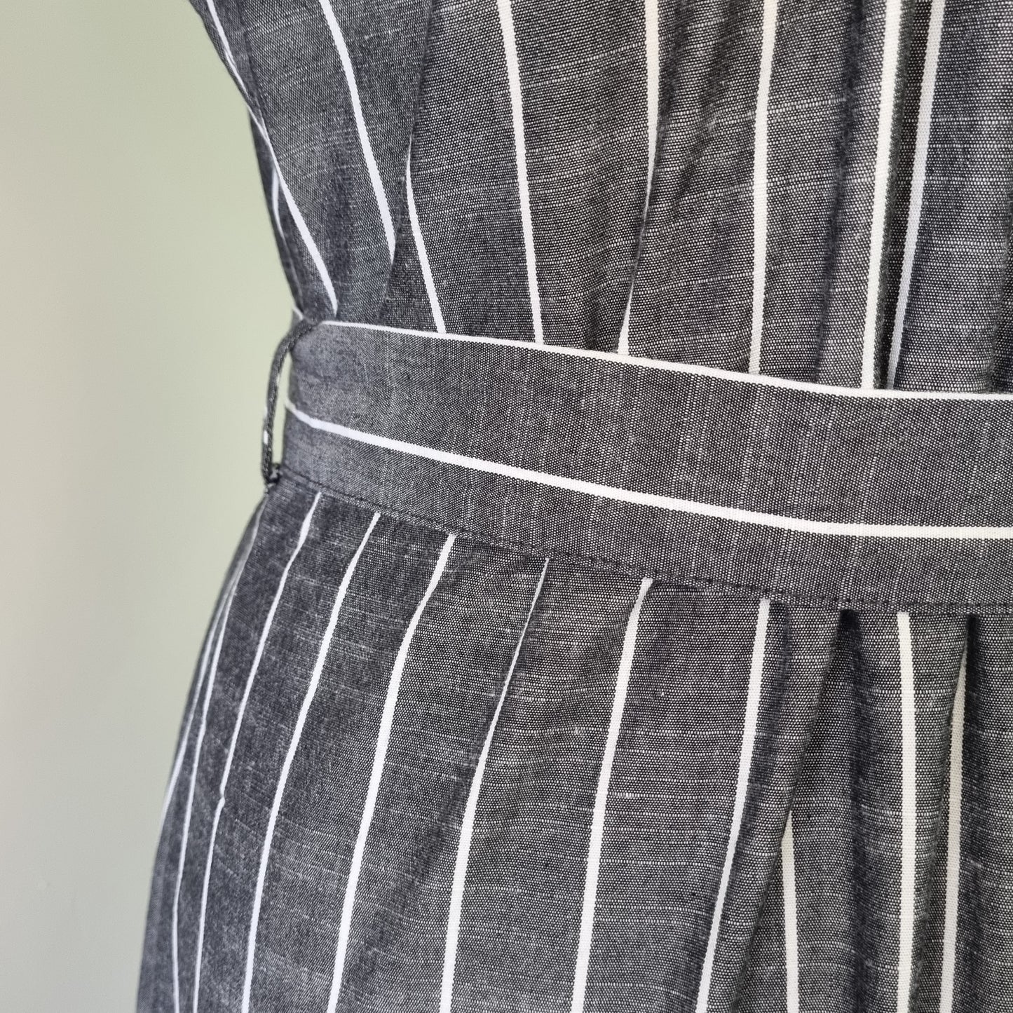 Edition - Grey & white short sleeved wrap waisted striped midi dress with belt