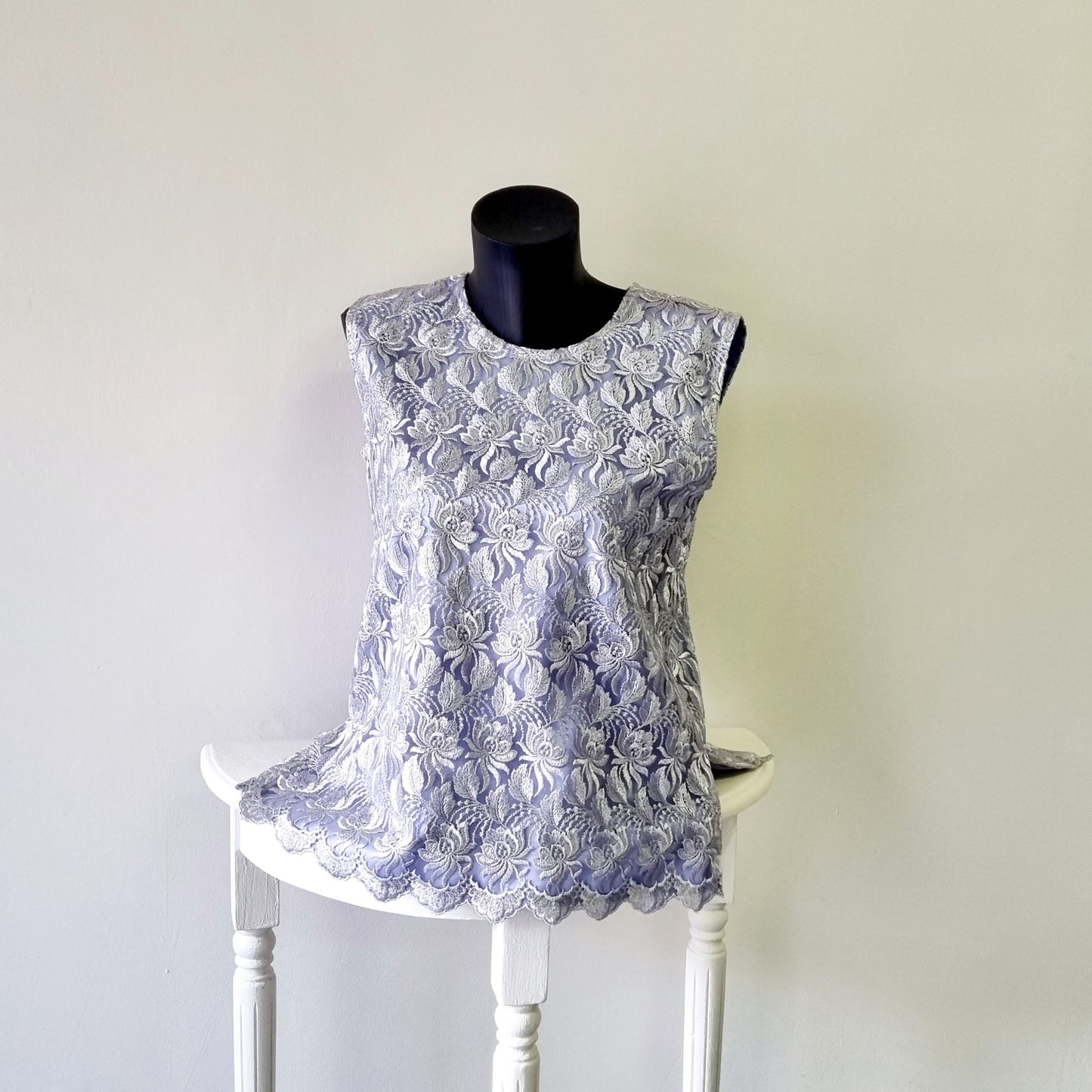Hand Sewn - Mauve lace lined vintage sleeveless top.