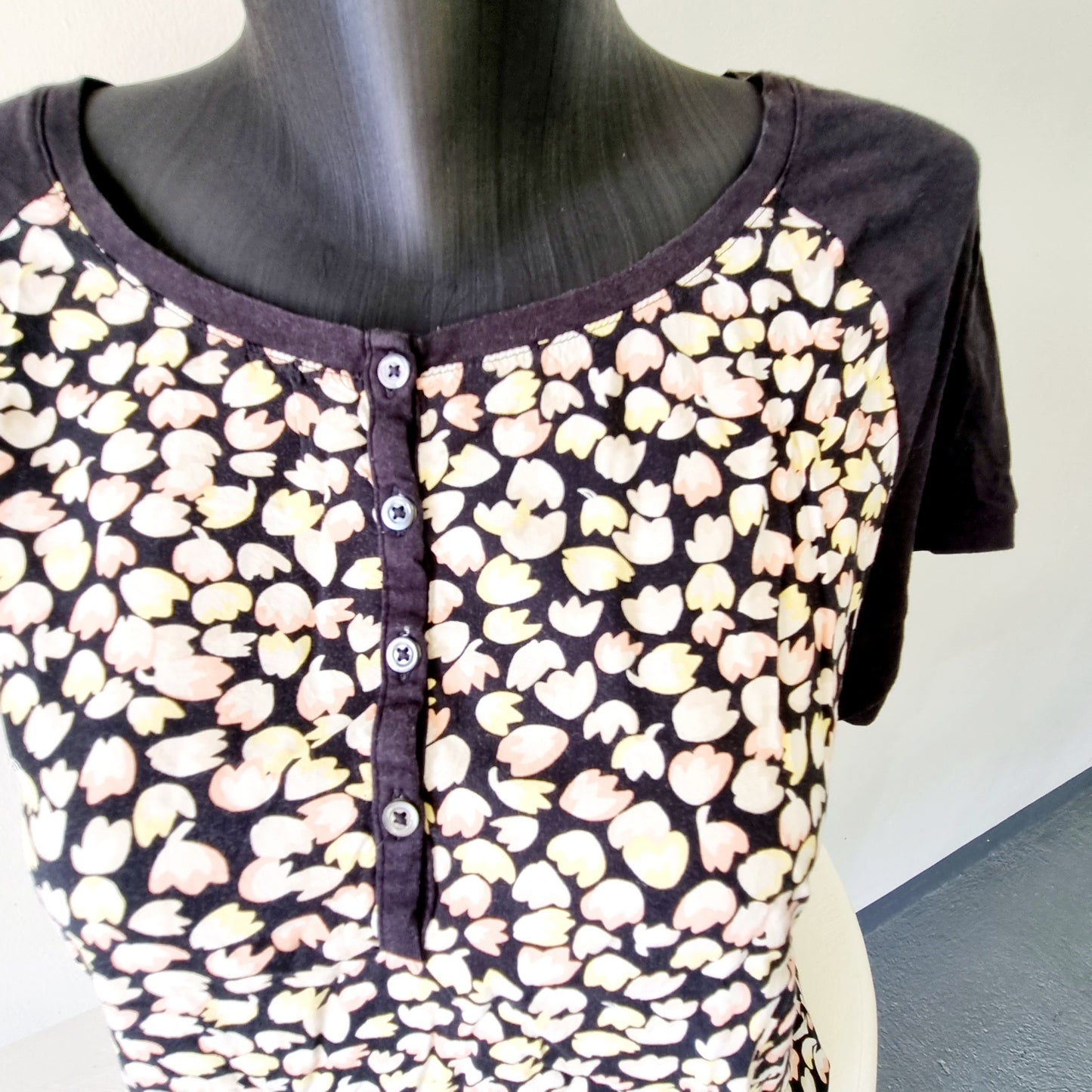 Black back and flower patterned front button short sleeve T-shirt