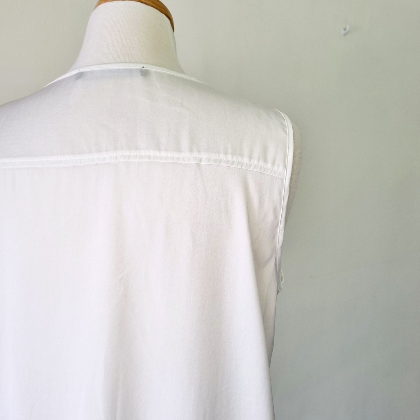 David Jones - Classic beige sleeveless V-neck blouse