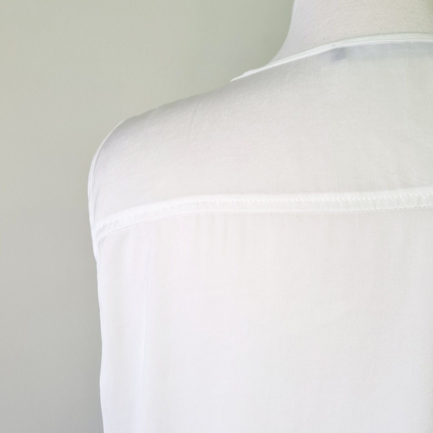 David Jones - Classic beige sleeveless V-neck blouse