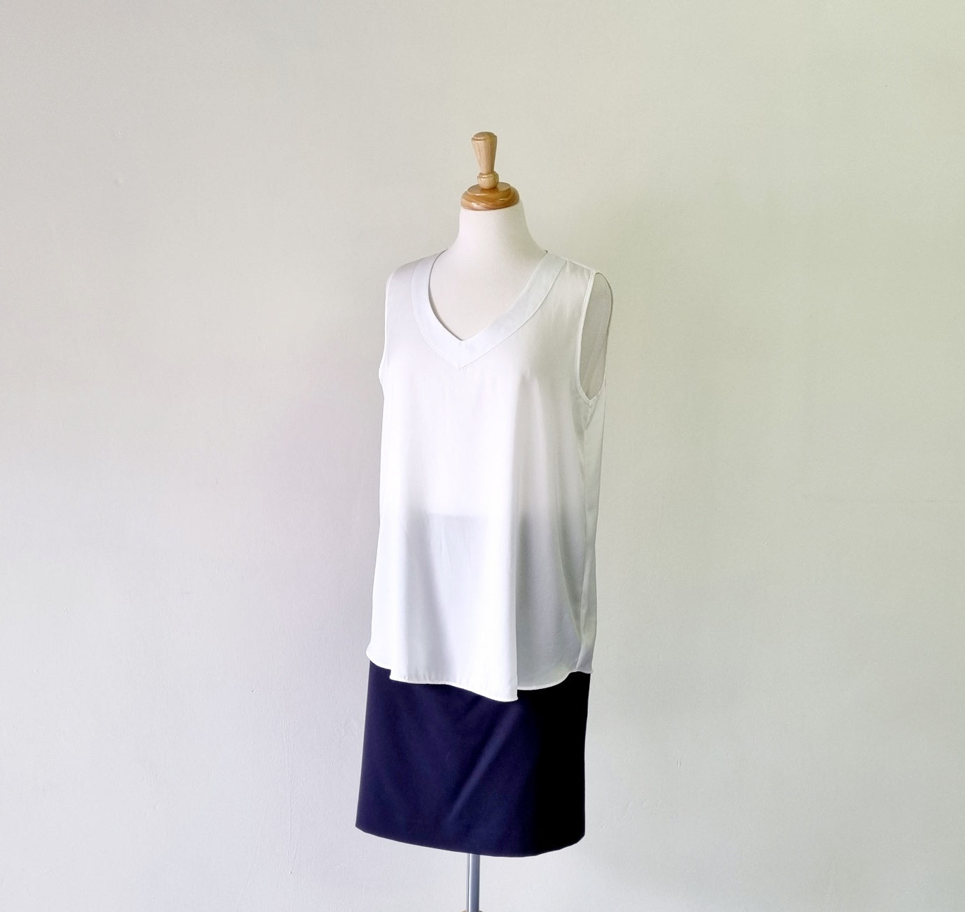 David Jones - Classic beige sleeveless V-neck blouse