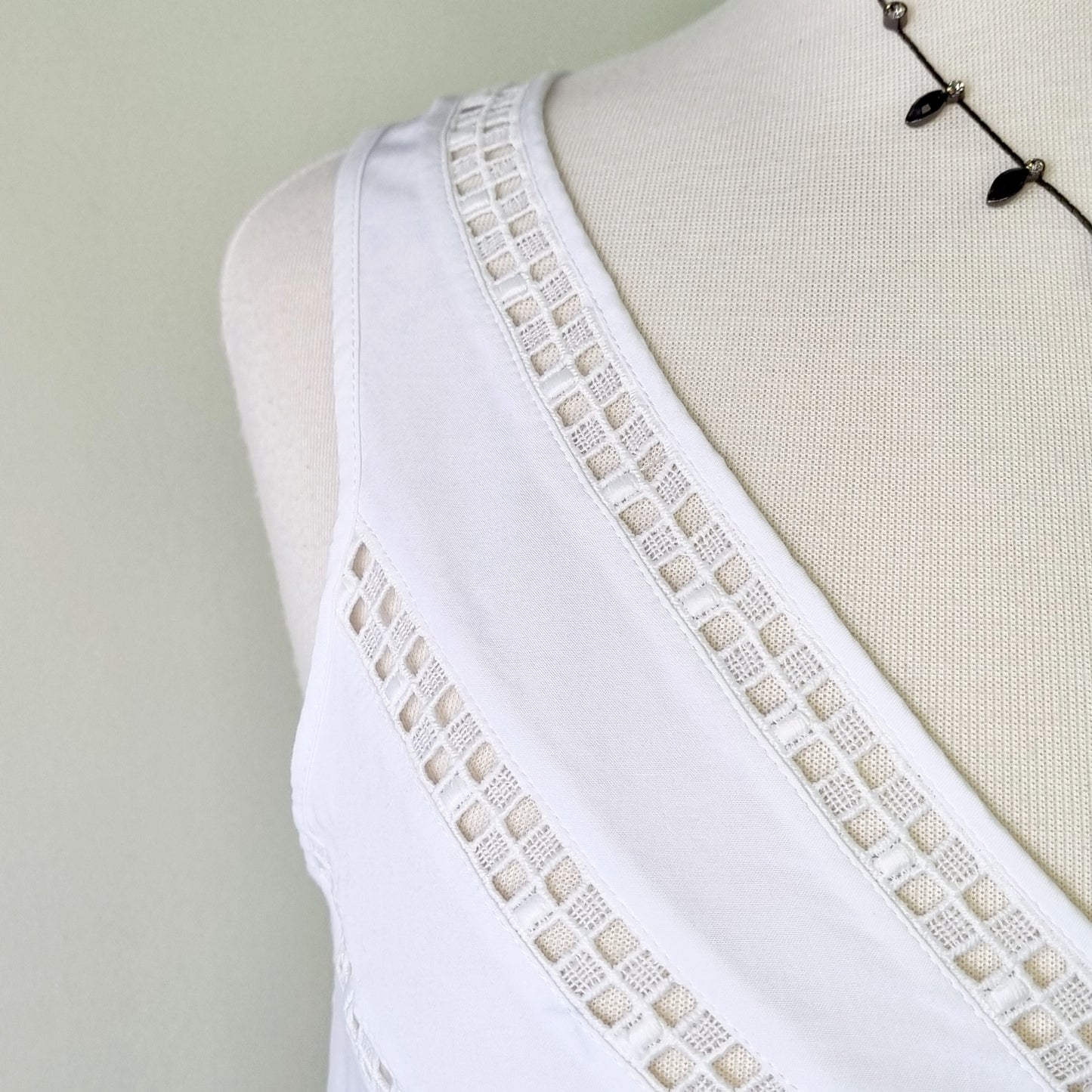 Witchery - White sleeveless V-neck lace embellished bodice blouse