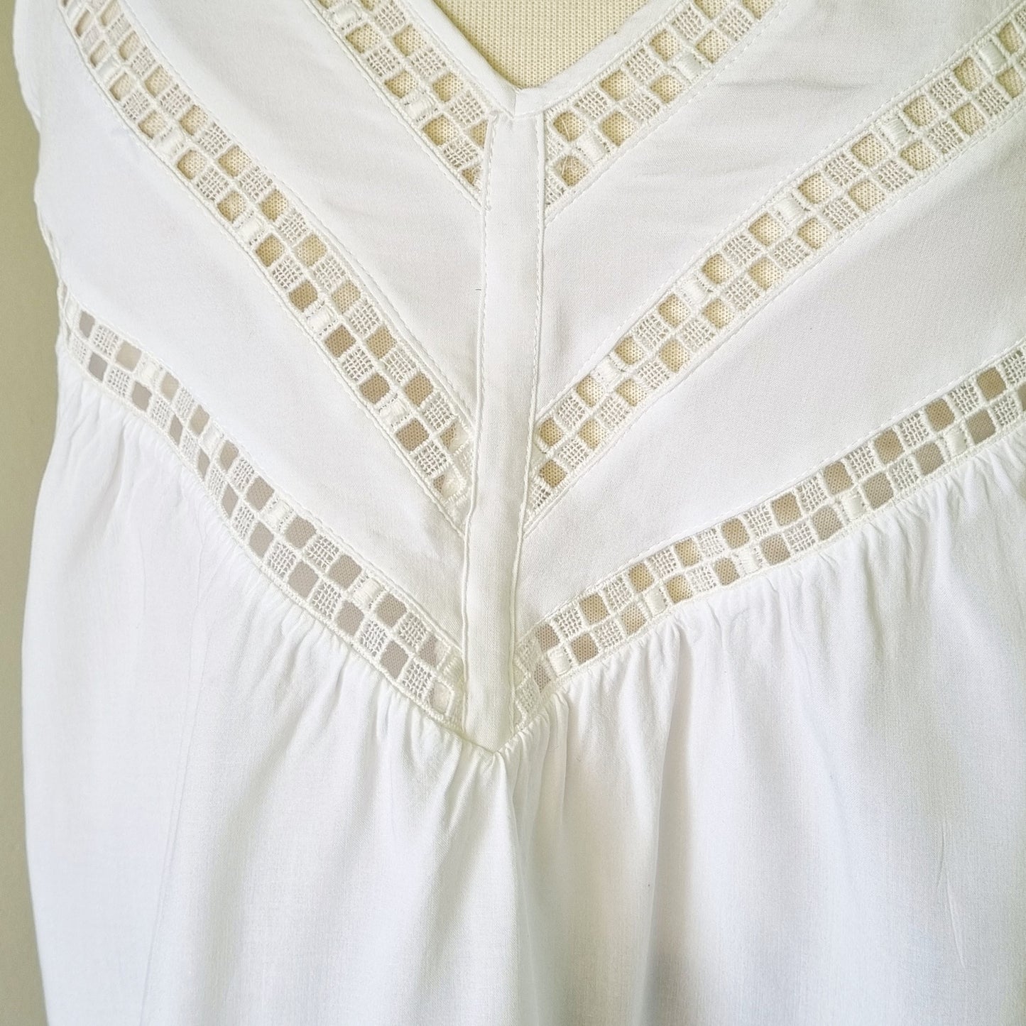 Witchery - White sleeveless V-neck lace embellished bodice blouse
