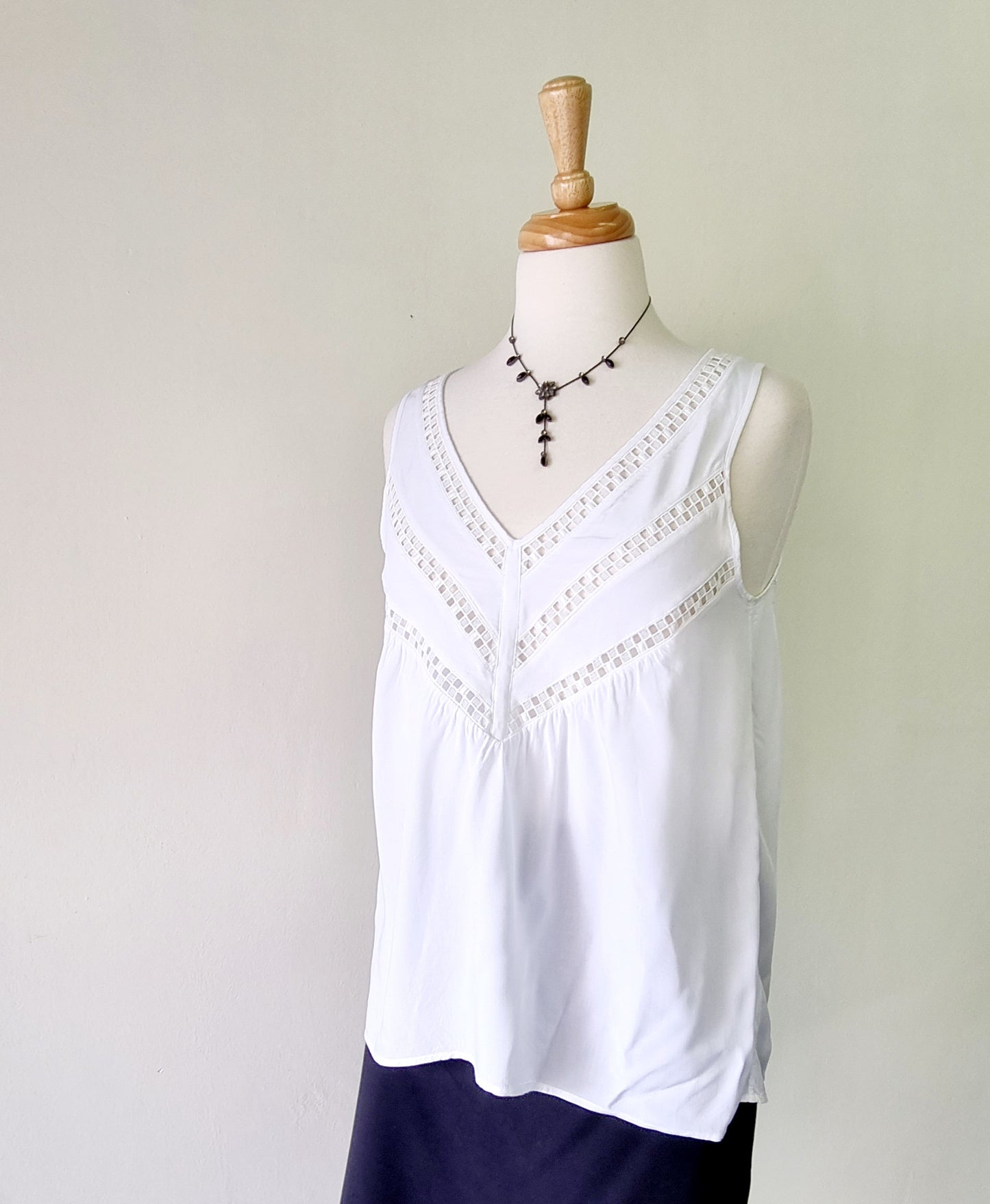 Witchery - White sleeveless V-neck lace embellished bodice blouse