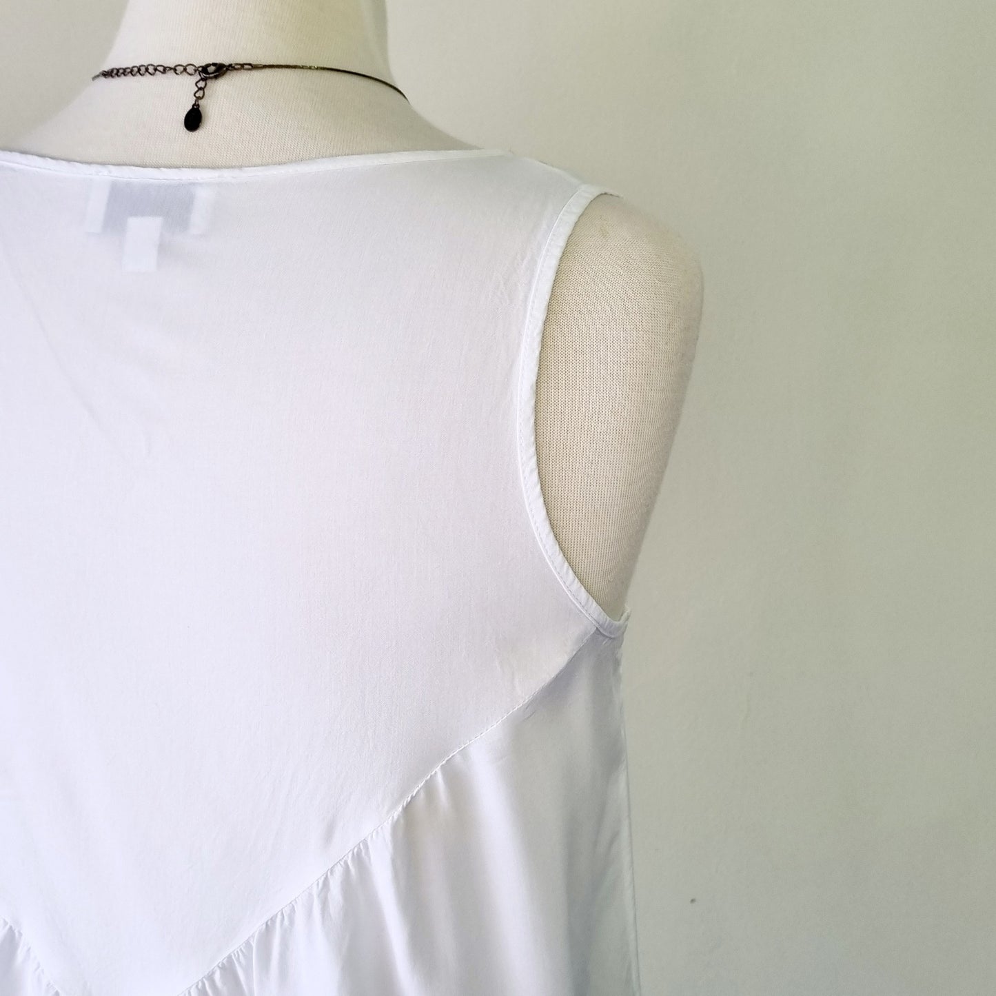 Witchery - White sleeveless V-neck lace embellished bodice blouse