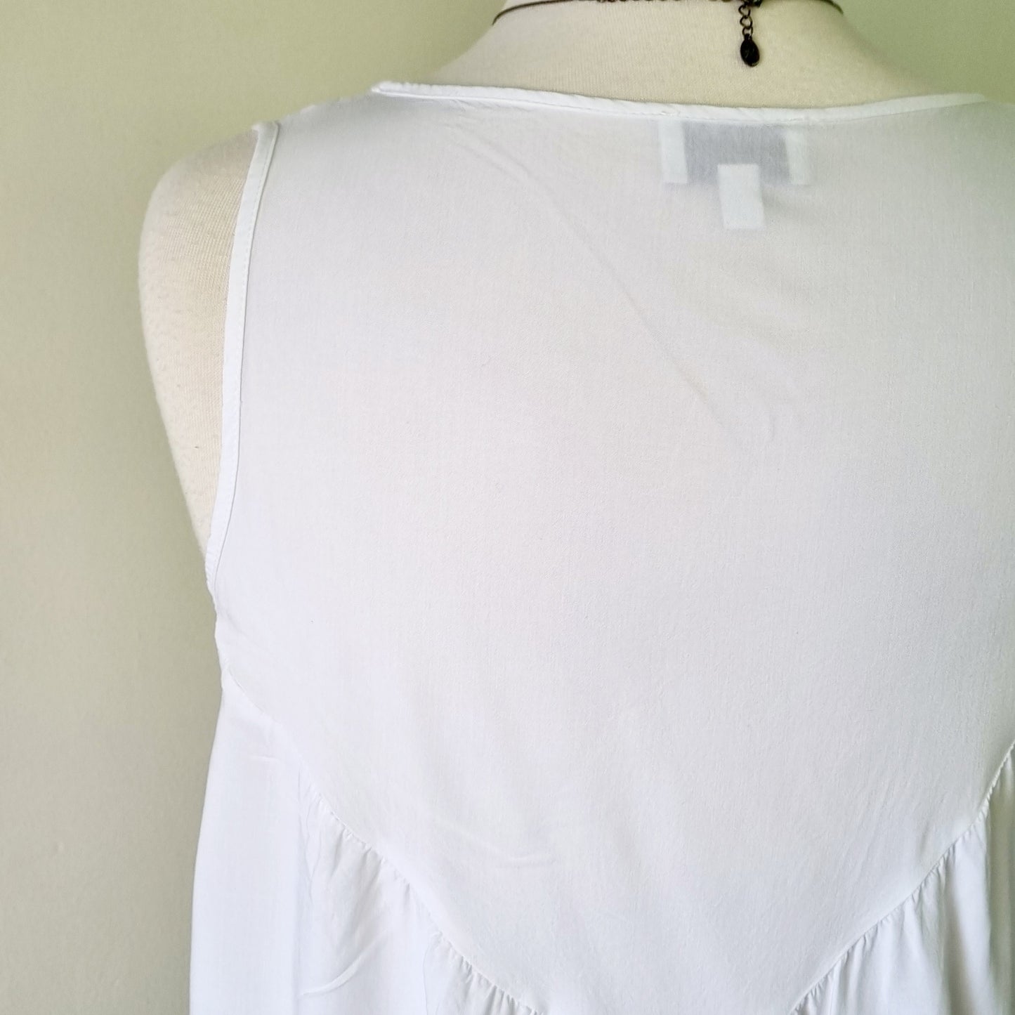 Witchery - White sleeveless V-neck lace embellished bodice blouse