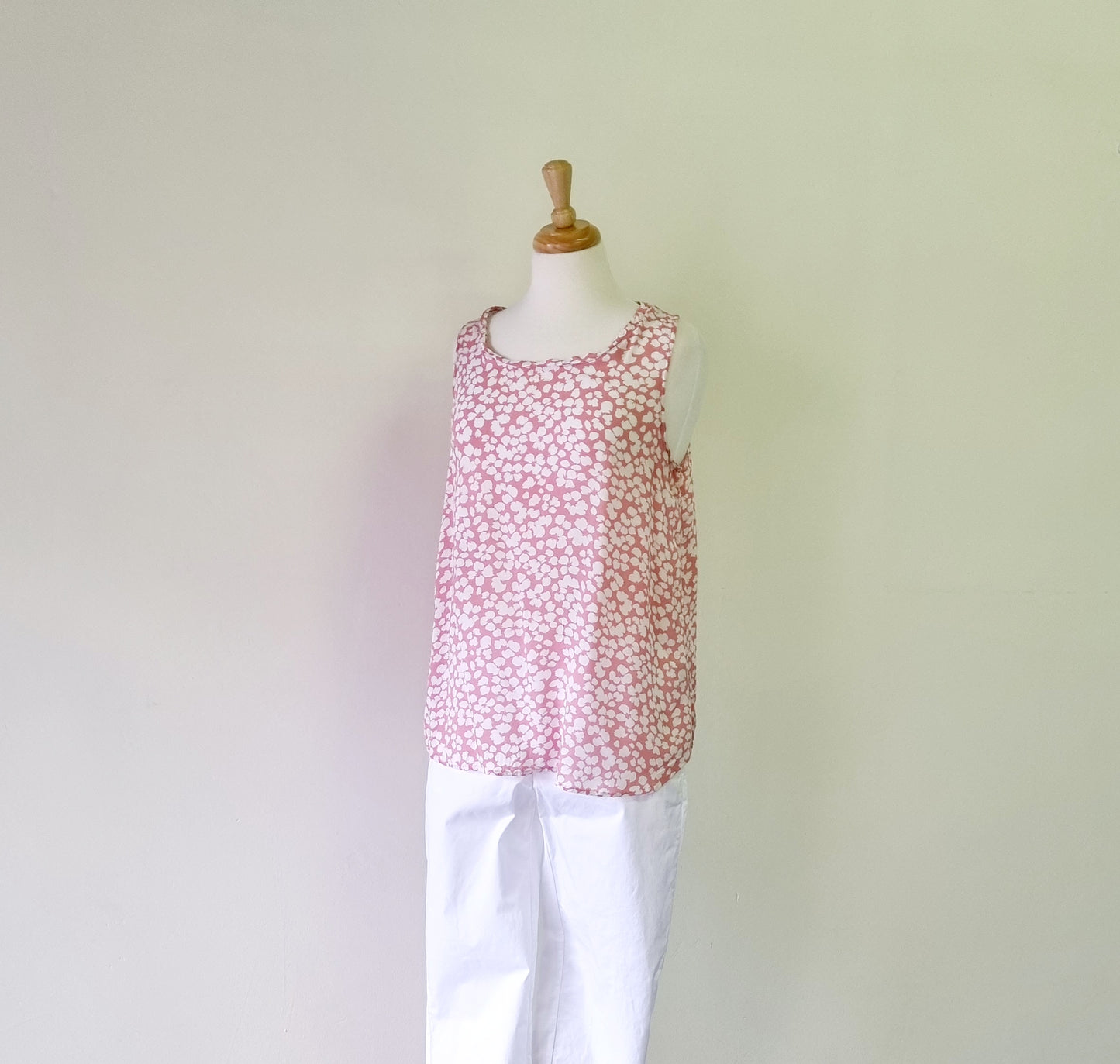 Real Woman - Pink & white sleeveless fun round necked blouse